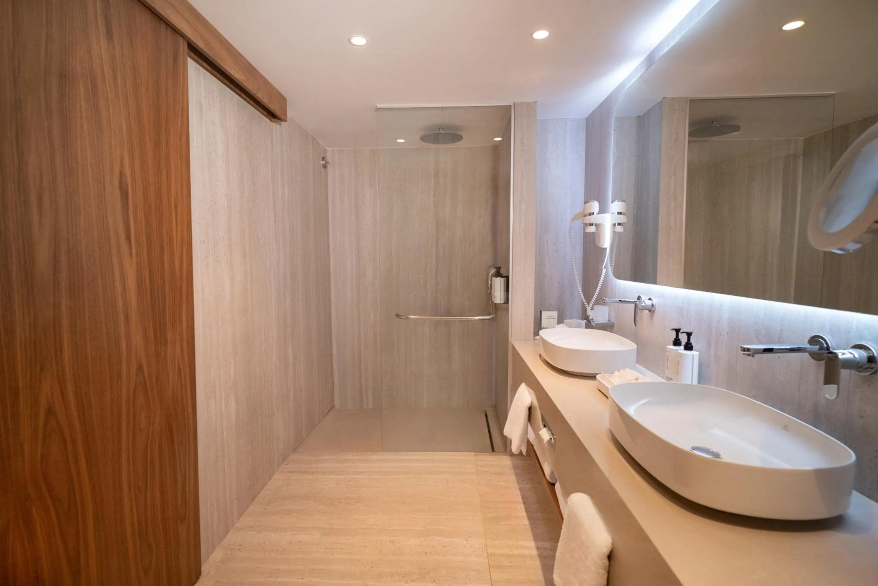 Shower in Grecian Park