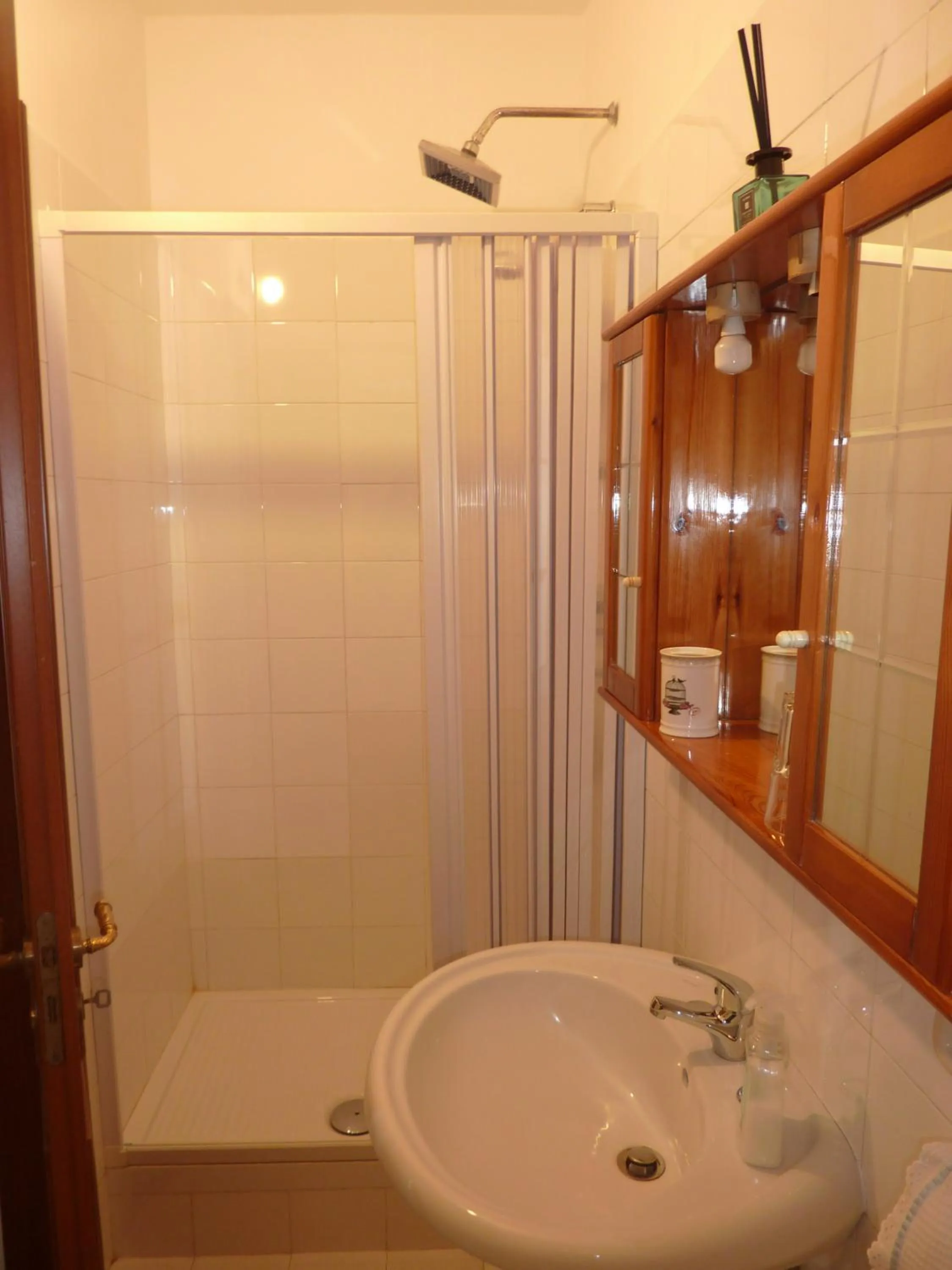 Shower in Duomo Rent Room & Flat