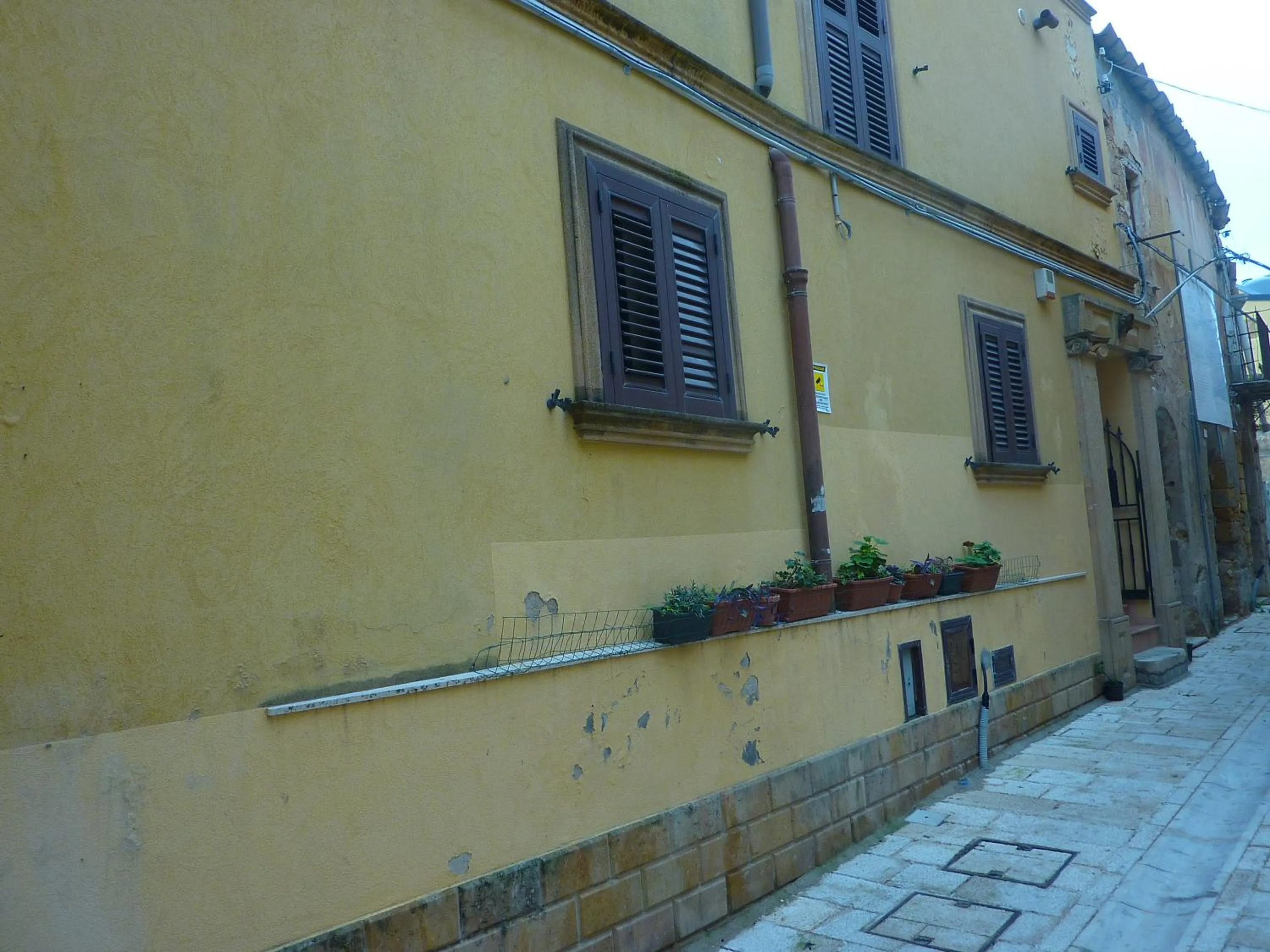 Property building in Duomo Rent Room & Flat