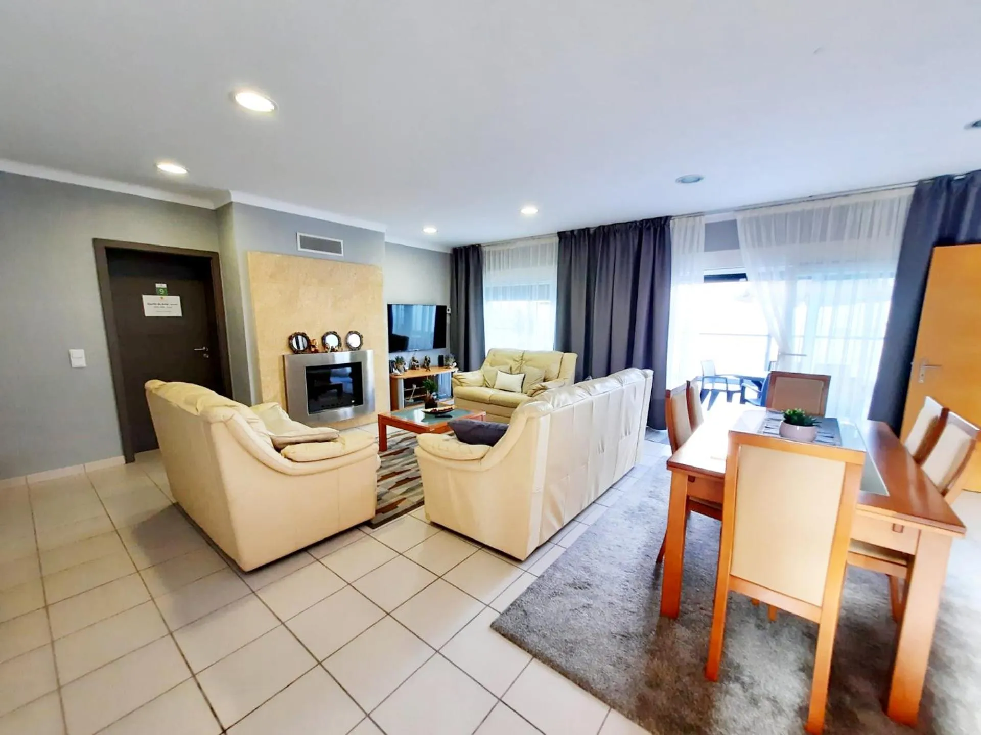 Communal lounge/ TV room in Milfontes Guest House - Duna Parque Resorts & Hotels