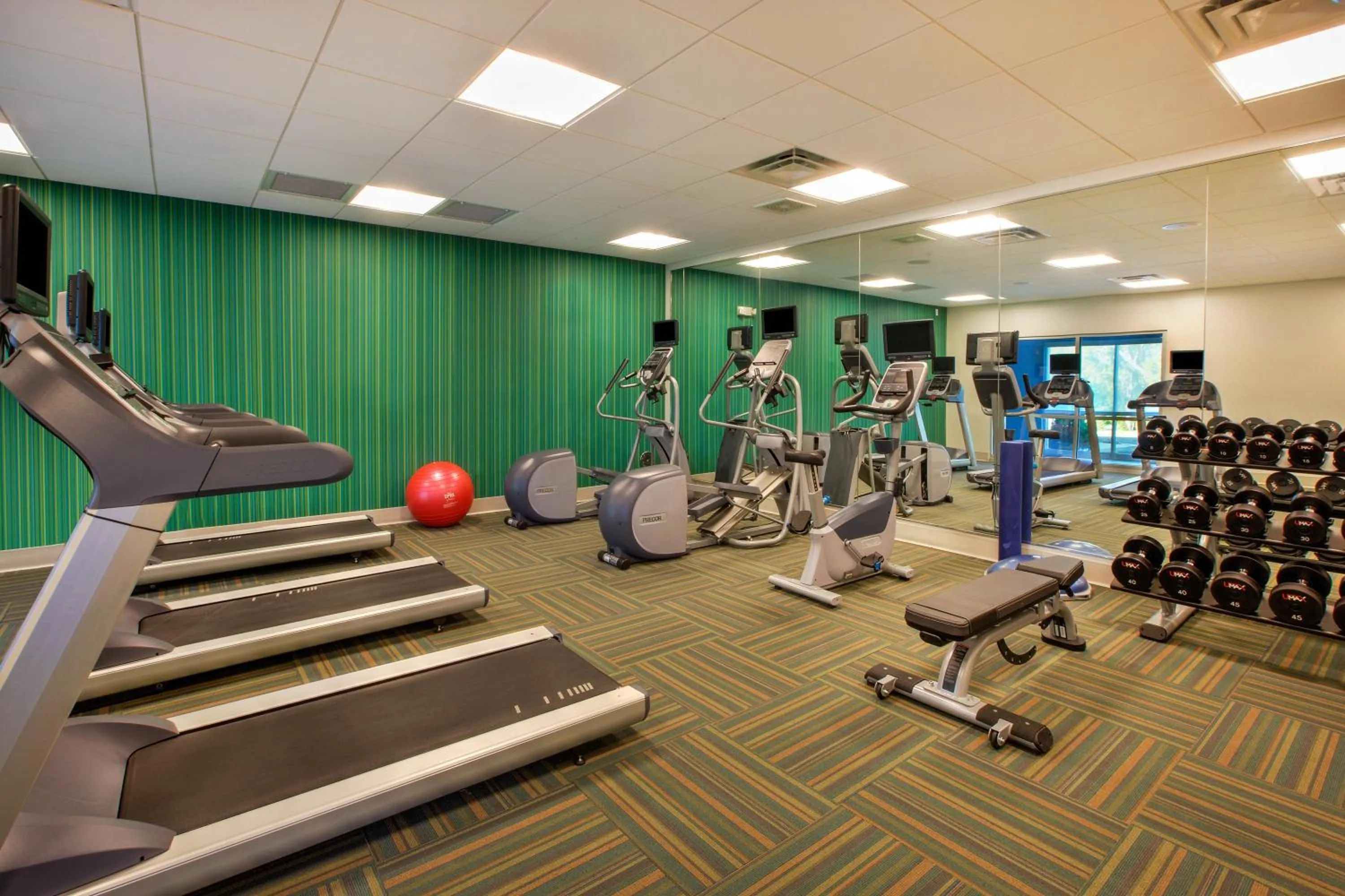Fitness centre/facilities in Holiday Inn Express & Suites New Castle by IHG