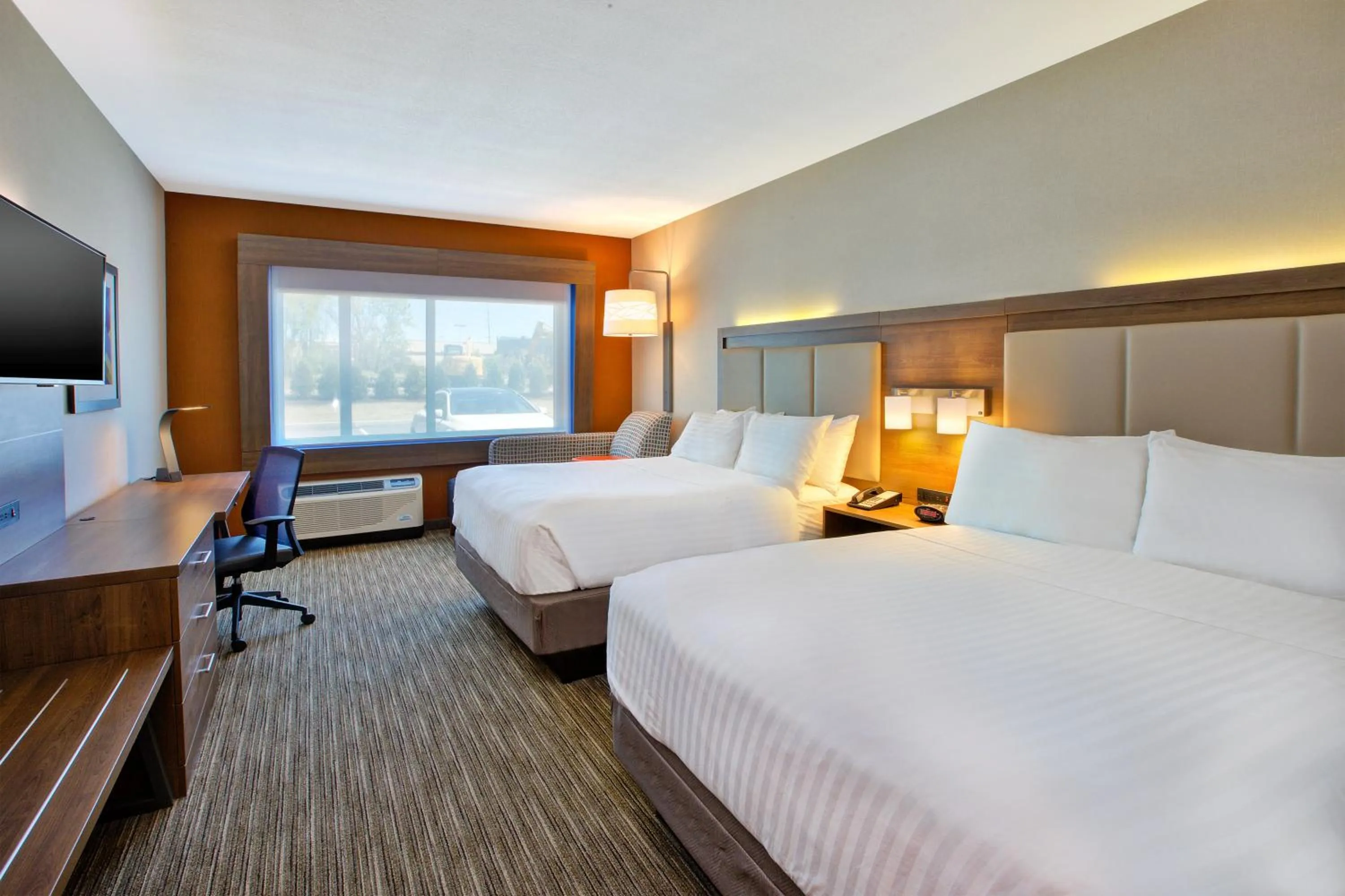 Bed in Holiday Inn Express & Suites New Castle by IHG