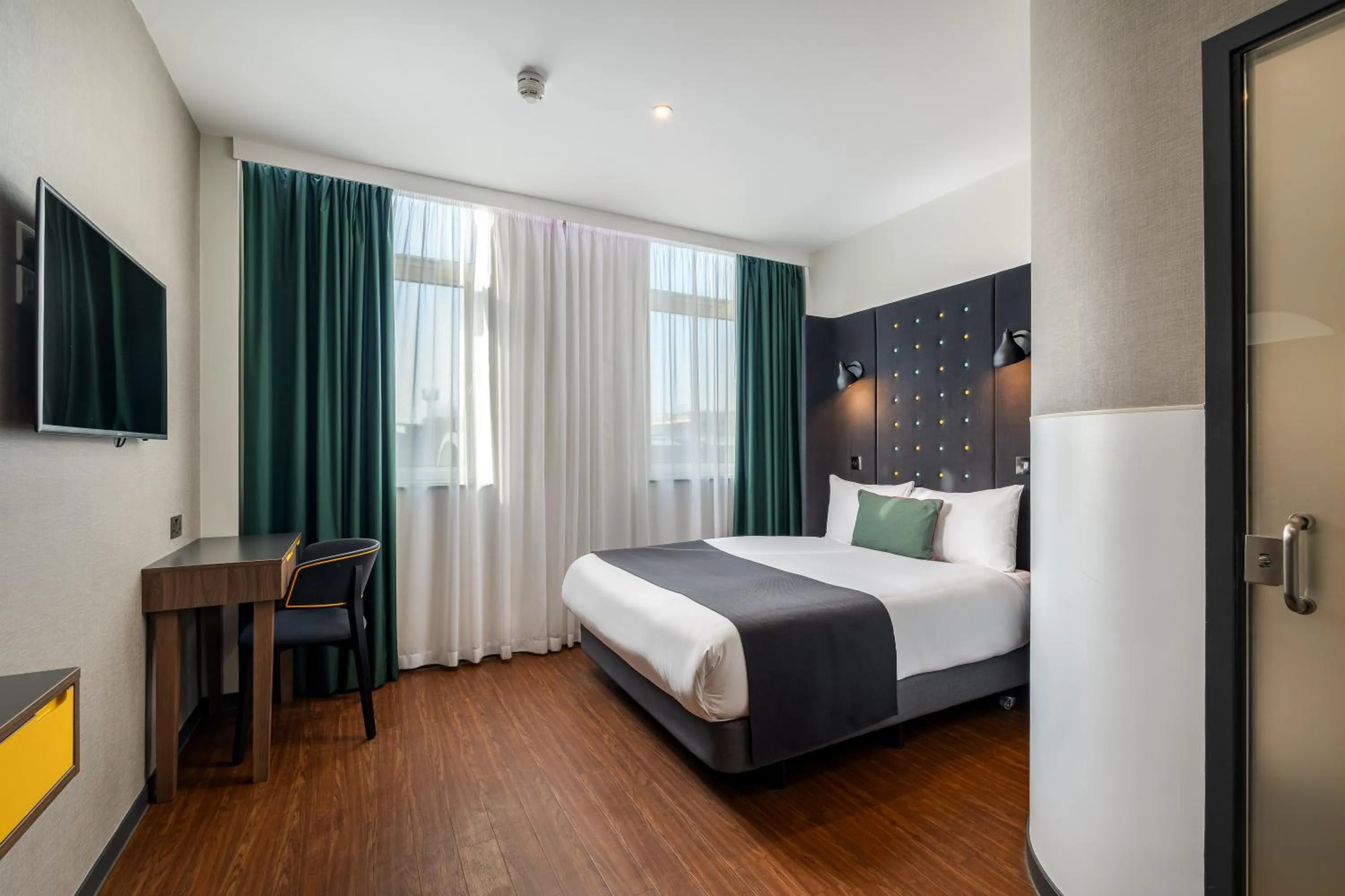 TV and multimedia, Bed in Point A Hotel London Kings Cross – St Pancras