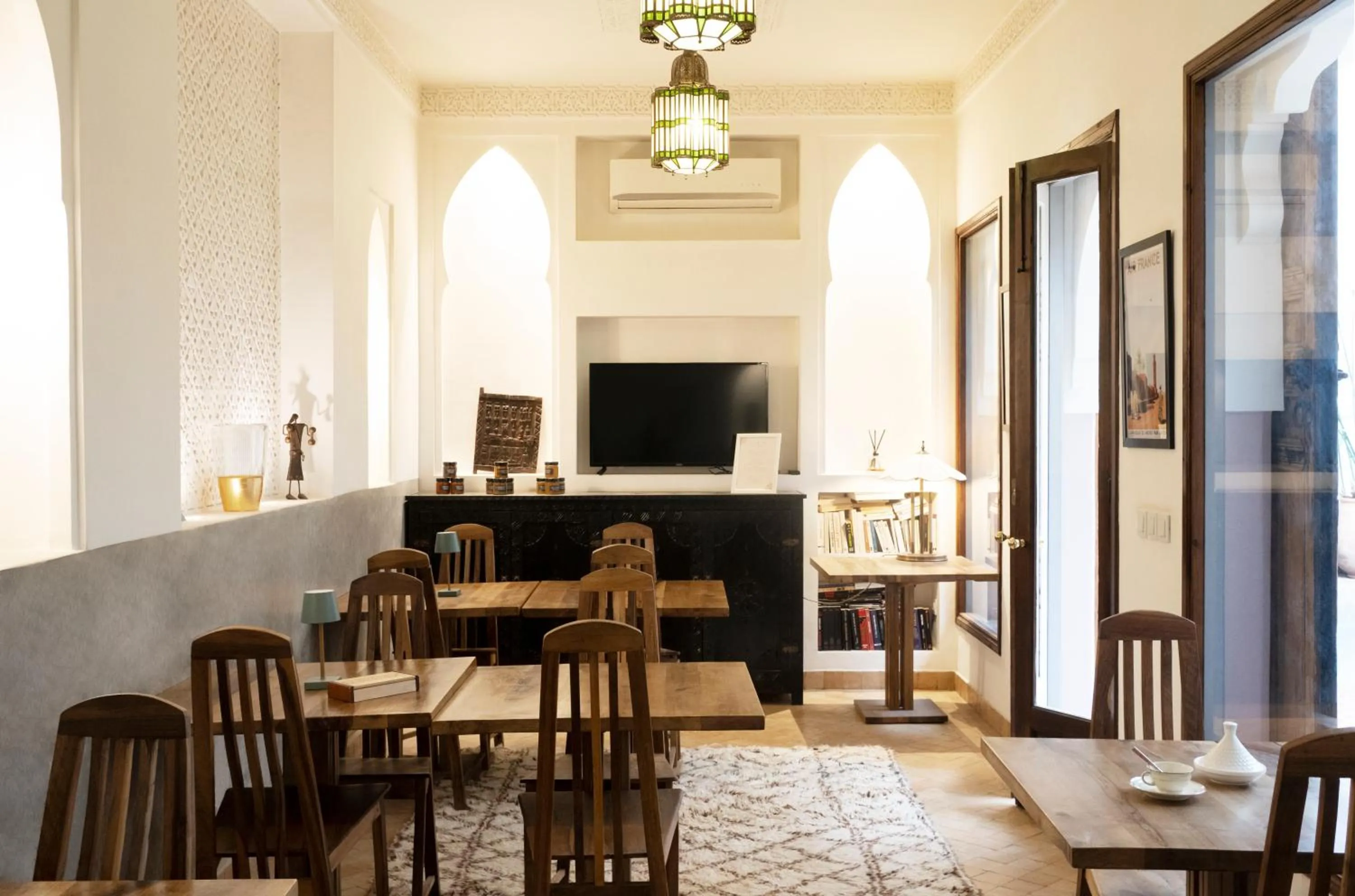 TV and multimedia in Riad Sashema