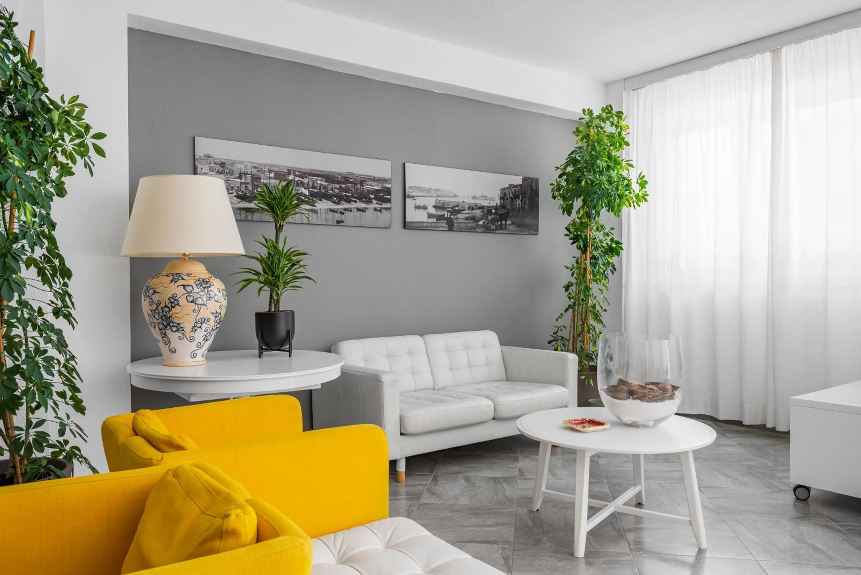 Communal lounge/ TV room in Hotel Vega