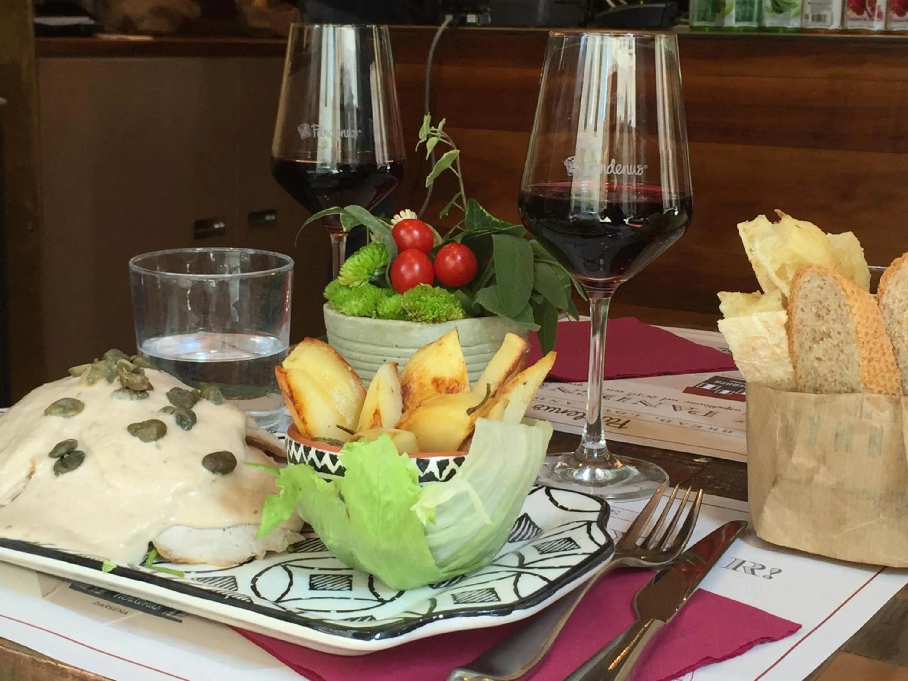 Restaurant/places to eat in Pandenus rooms