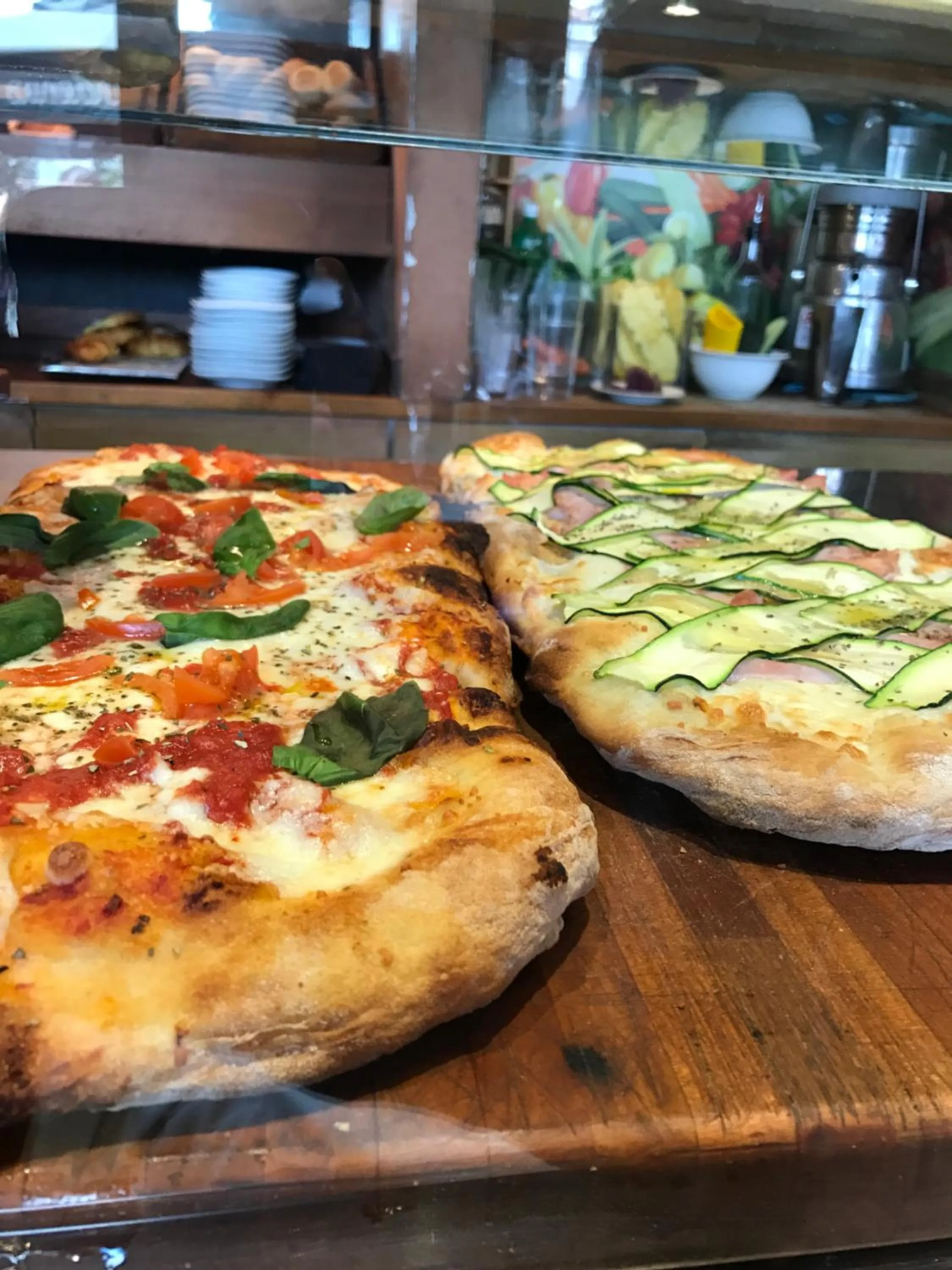 Restaurant/places to eat in Pandenus rooms