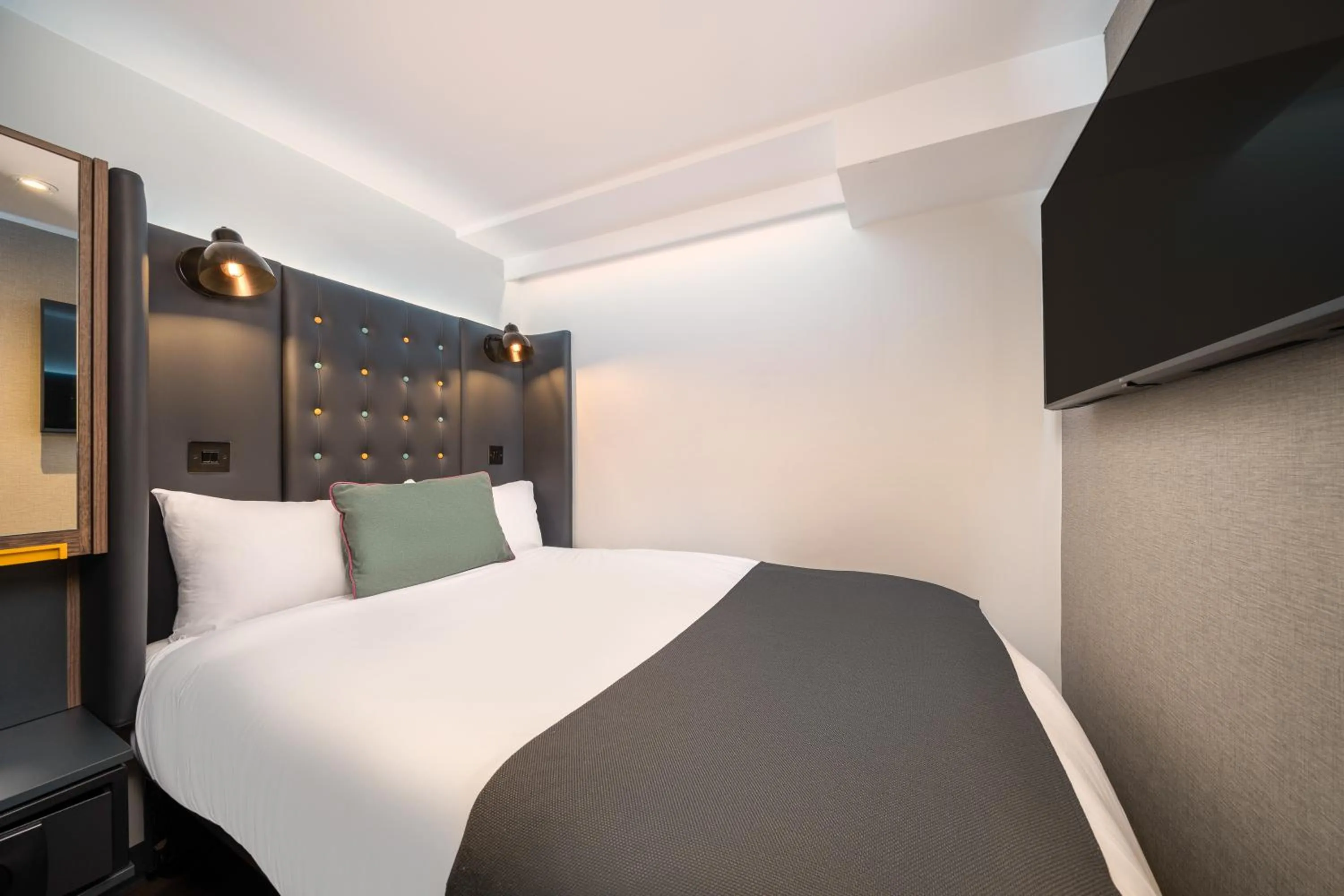 Bedroom, Bed in Point A Hotel London Westminster