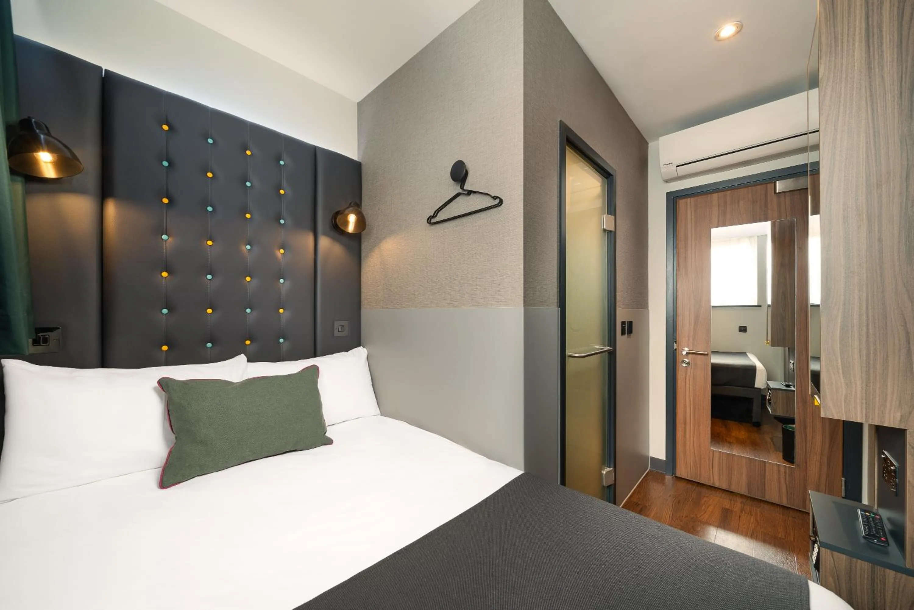 Photo of the whole room, Bed in Point A Hotel London Westminster