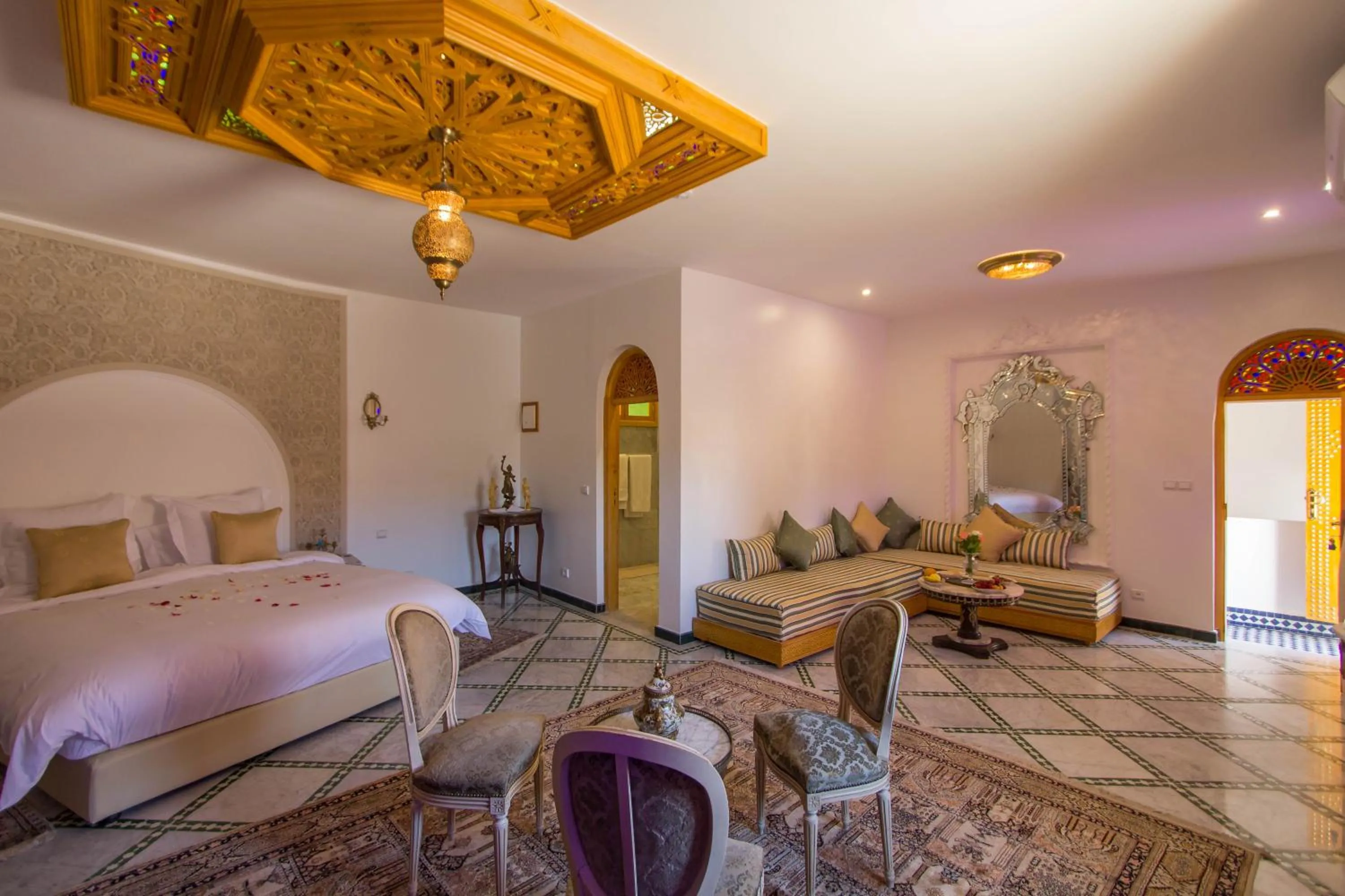 Photo of the whole room, Bed in Riad Amor - Suite & Spa