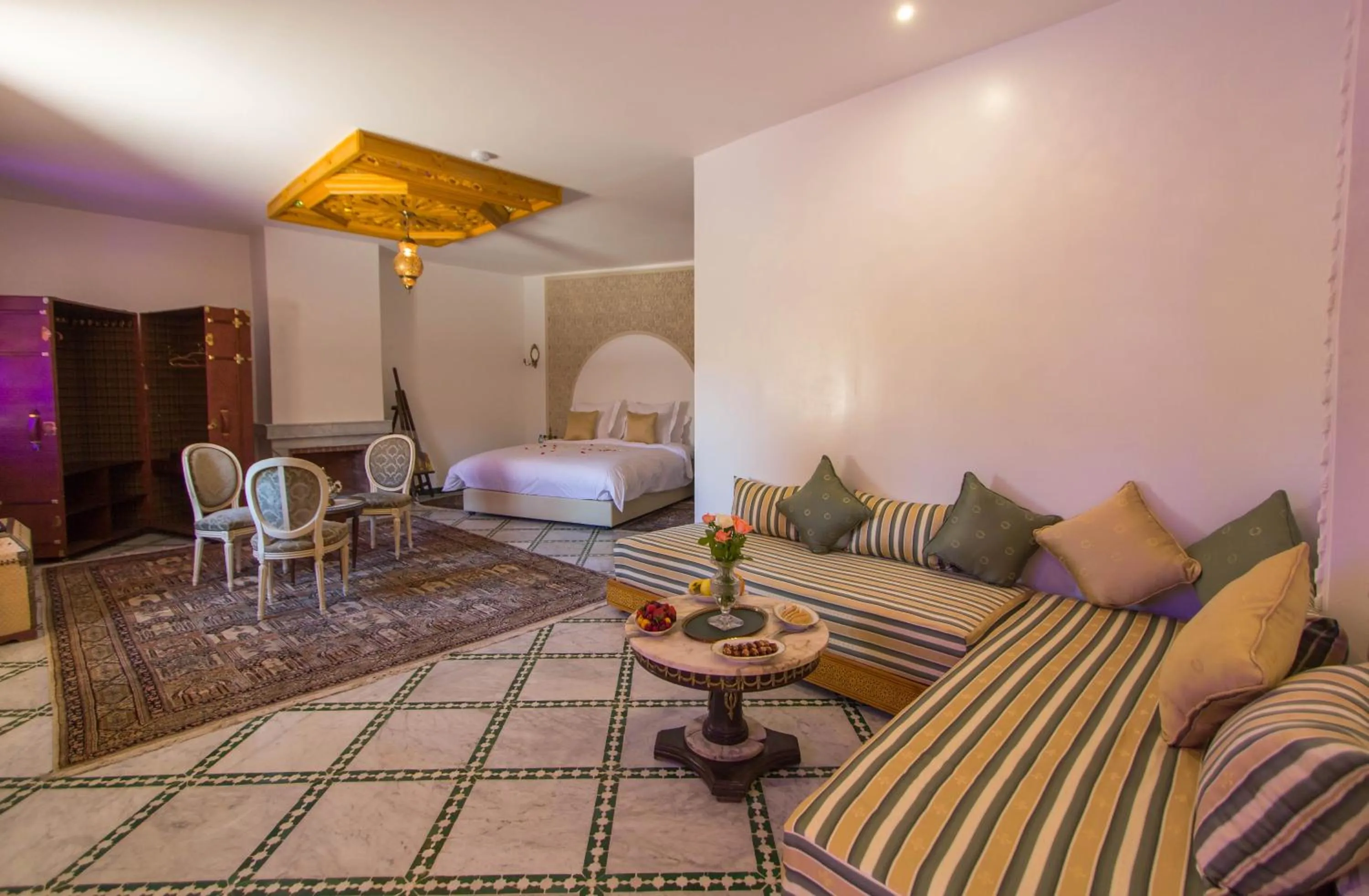 Living room, Bed in Riad Amor - Suite & Spa