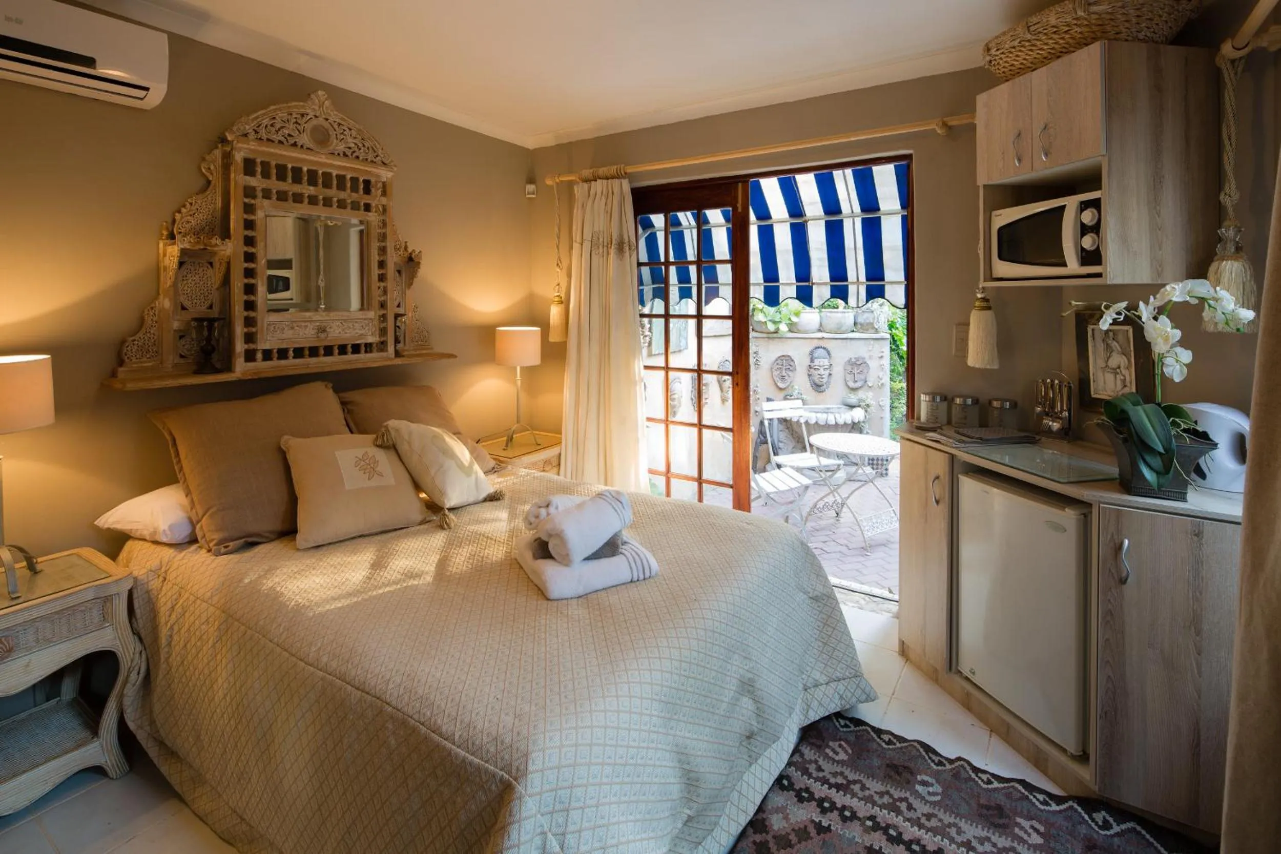 Coffee/tea facilities, Bed in The Art Guesthouse