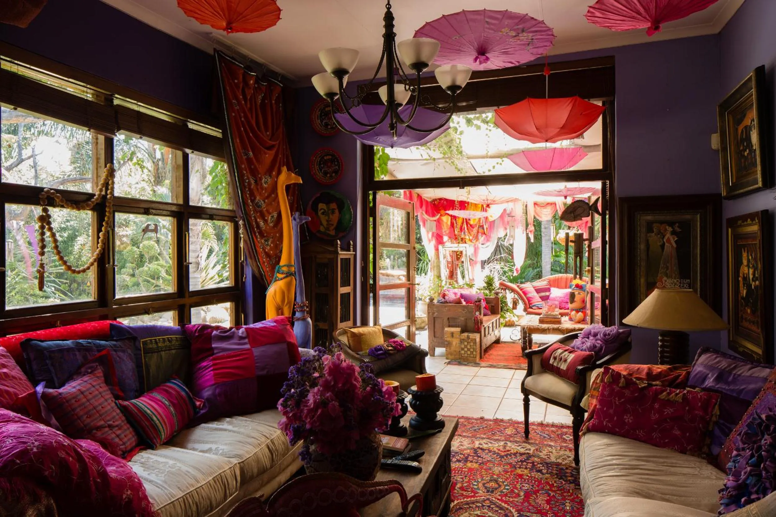 Communal lounge/ TV room in The Art Guesthouse