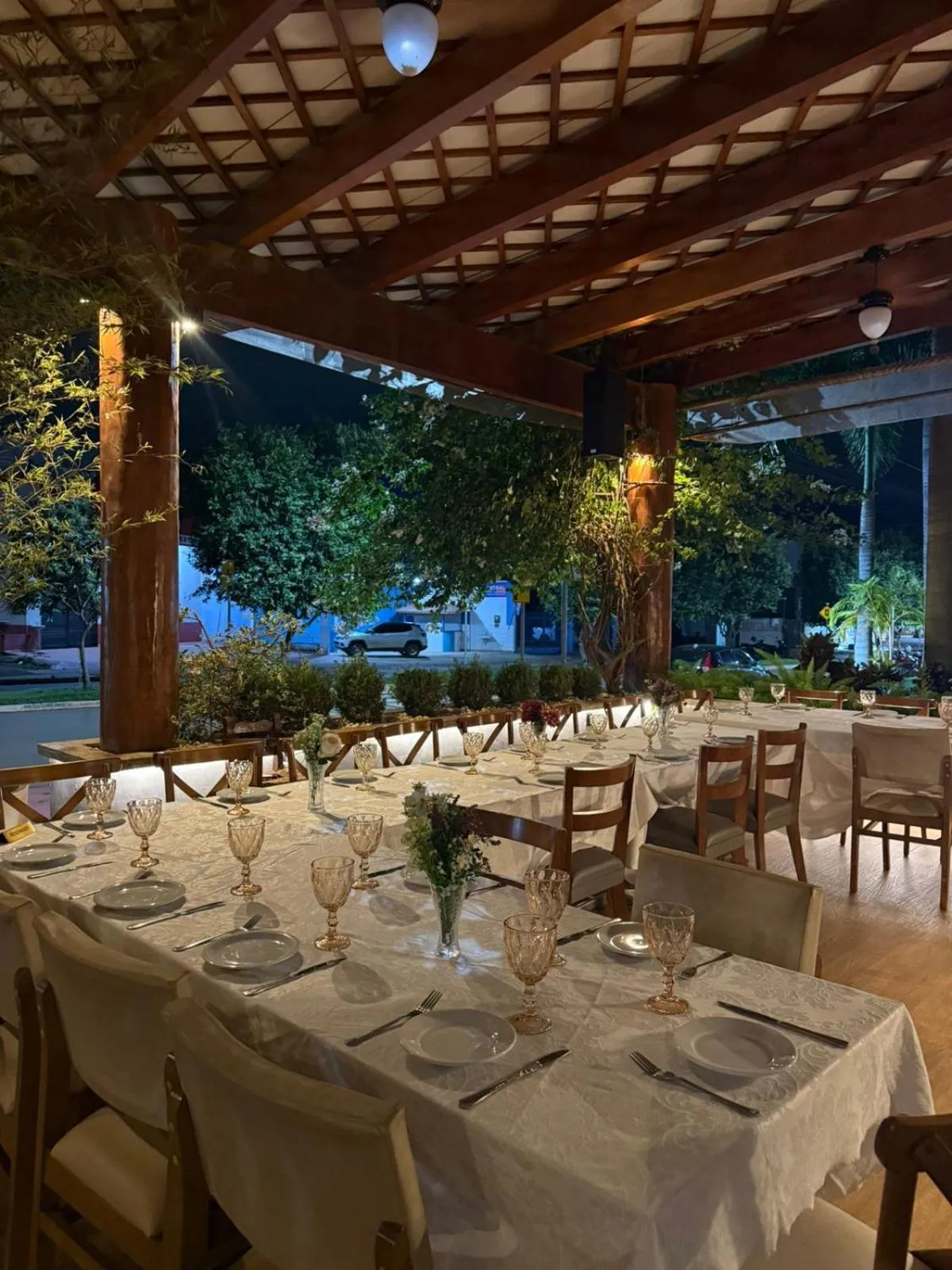 Restaurant/places to eat in Pumma Business Hotel