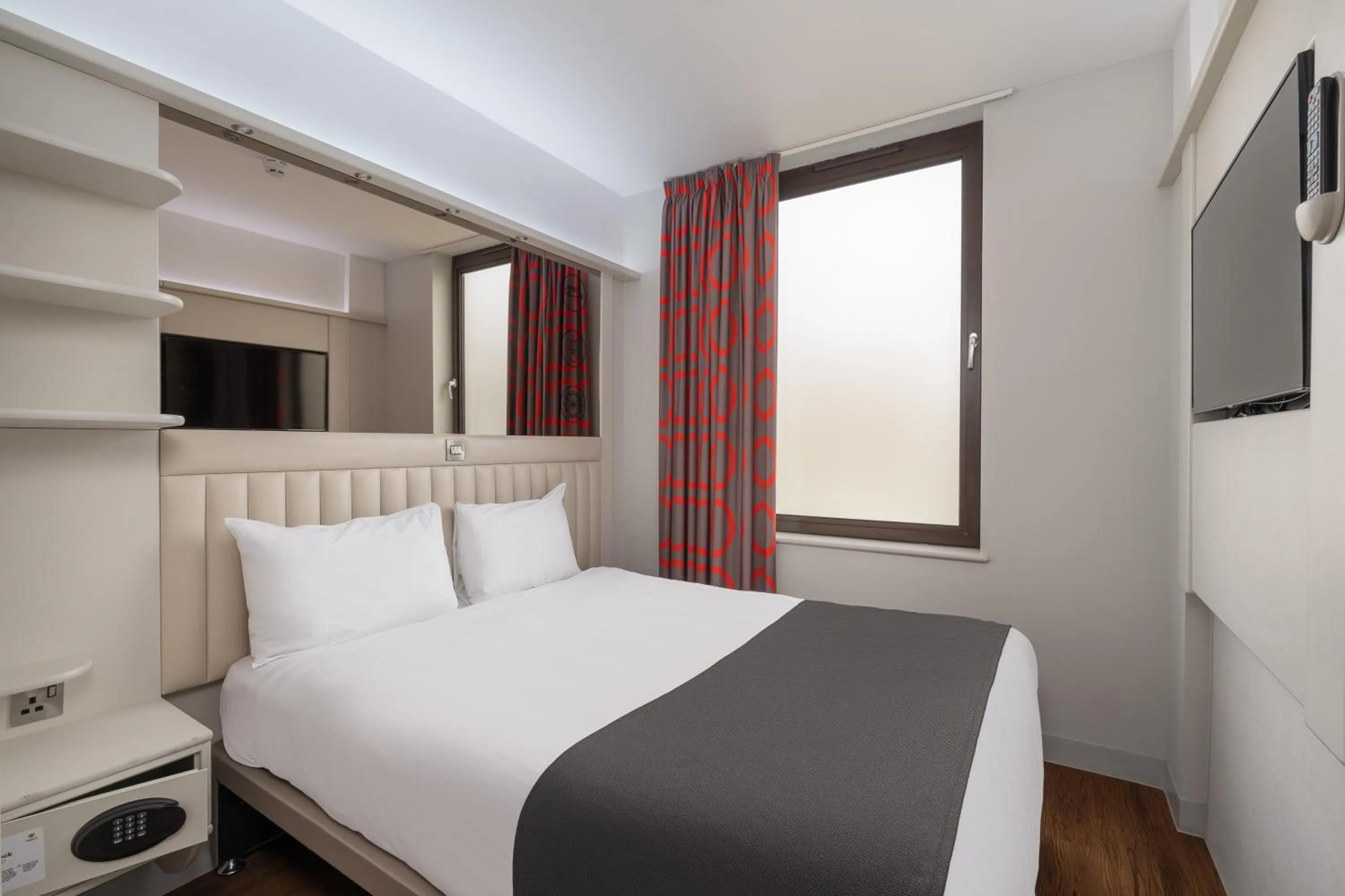 Bedroom, Bed in Point A London Liverpool Street