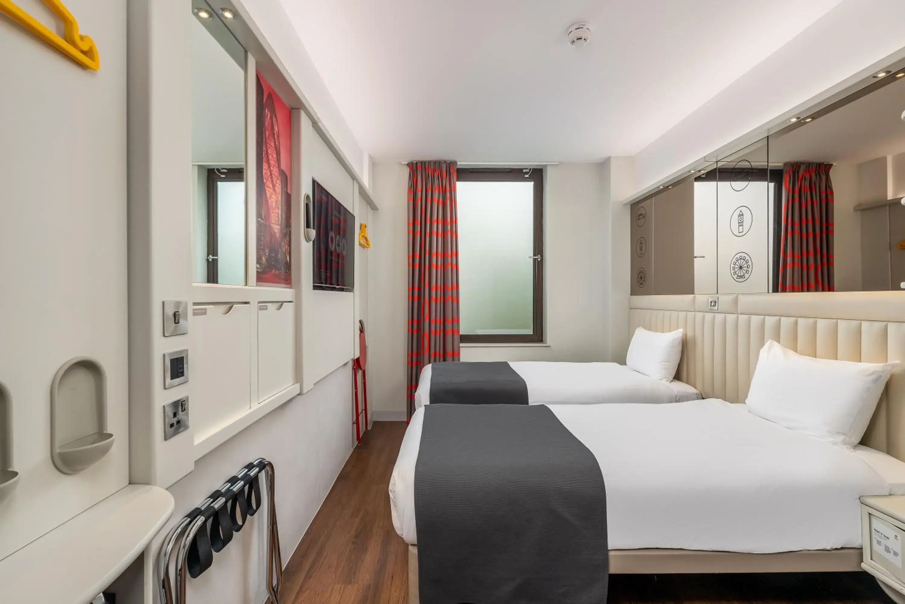 Classic Twin Room - with Window in Point A London Liverpool Street Classic Twin Room - with Window in Point A London Liverpool Street