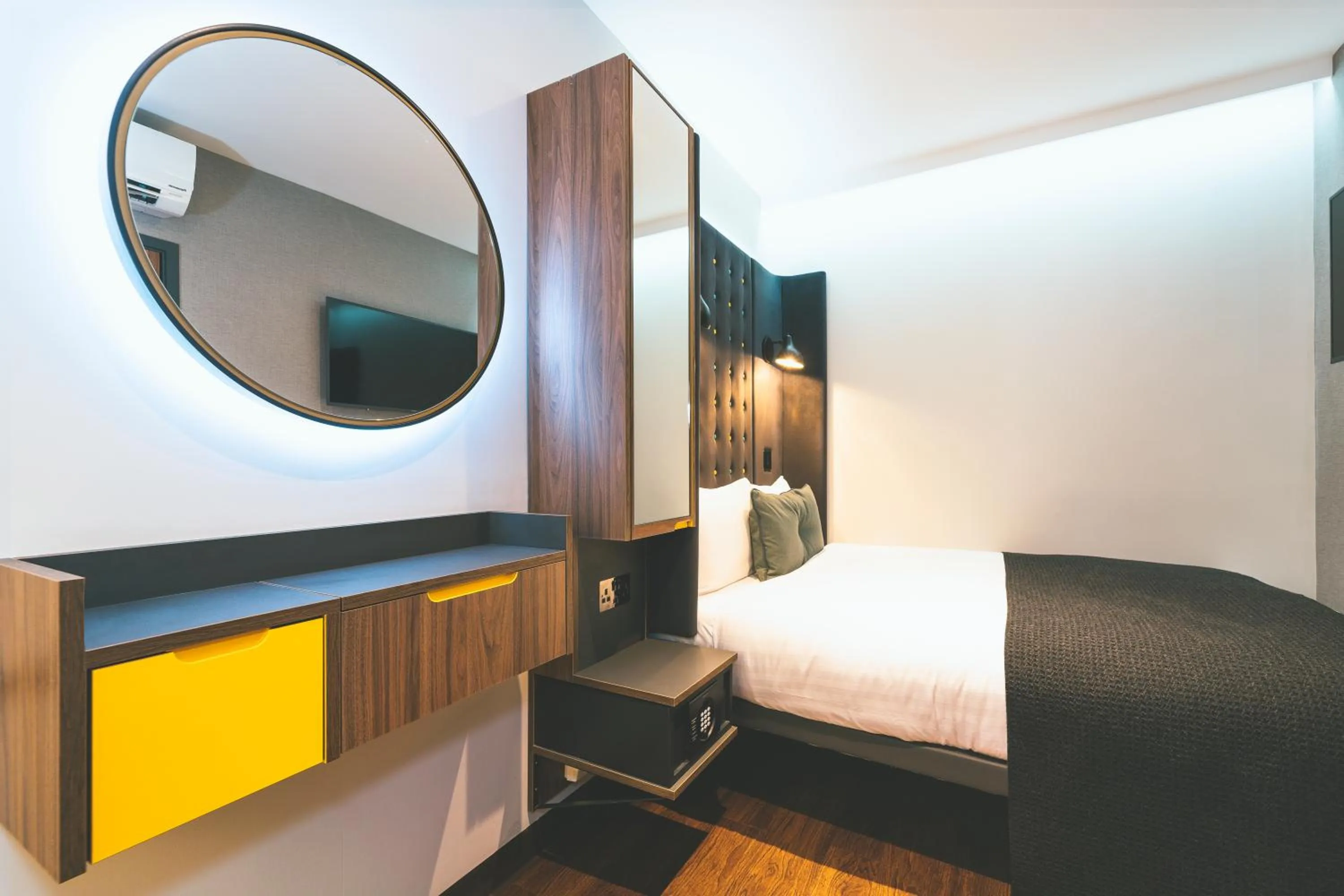 storage, Bed in Point A London Liverpool Street