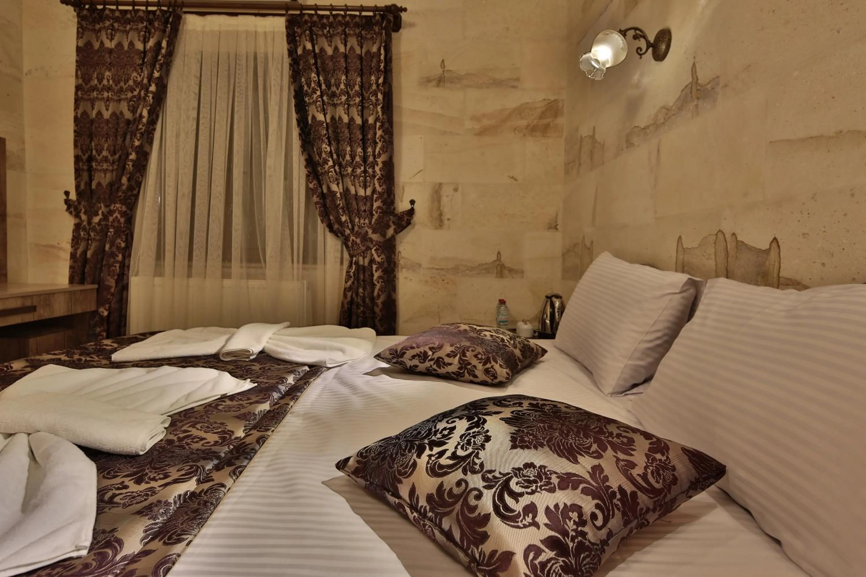 Bed in Yusuf Bey House