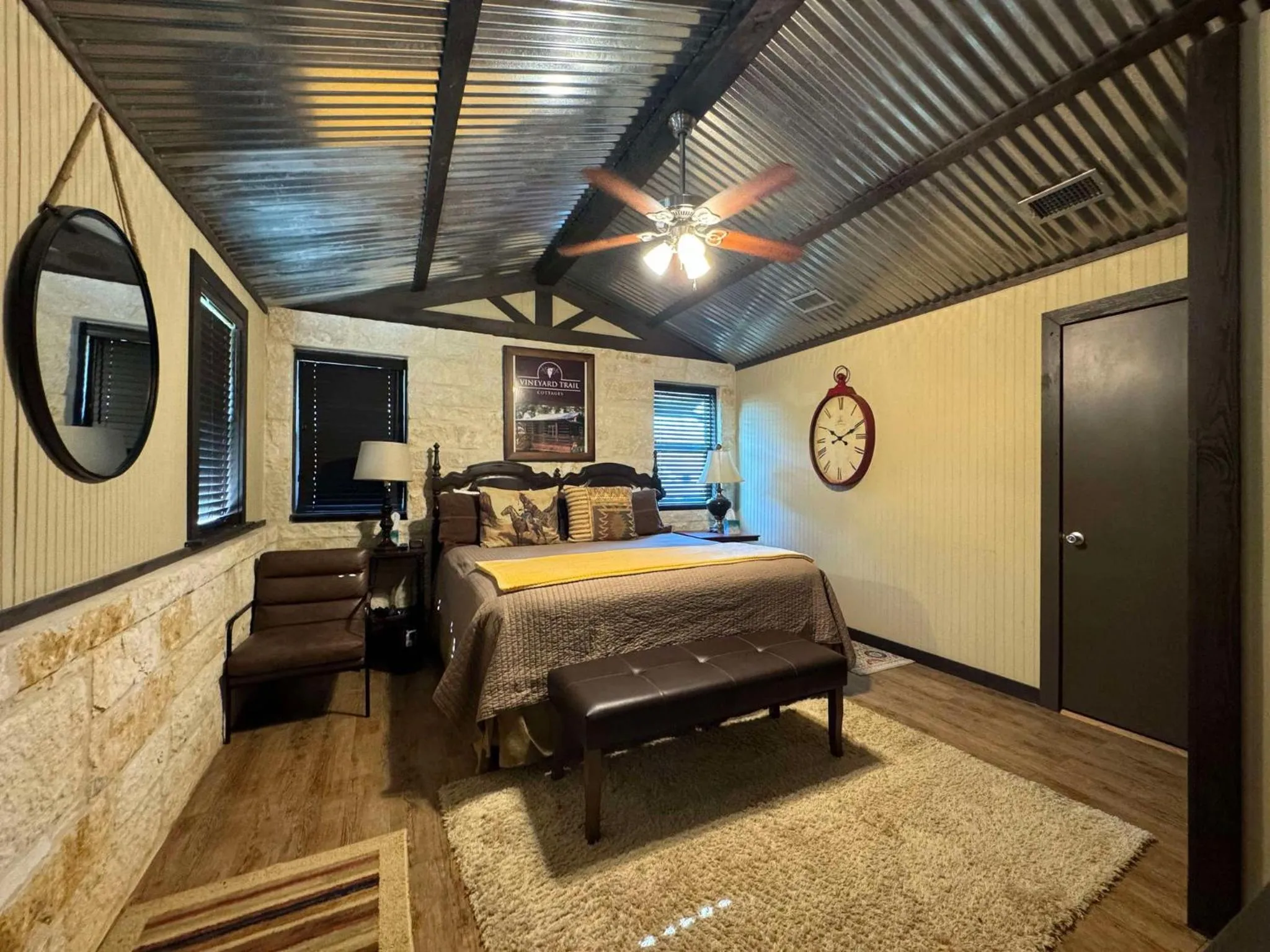 Bed in Vineyard Trail Cottages- Adults Only