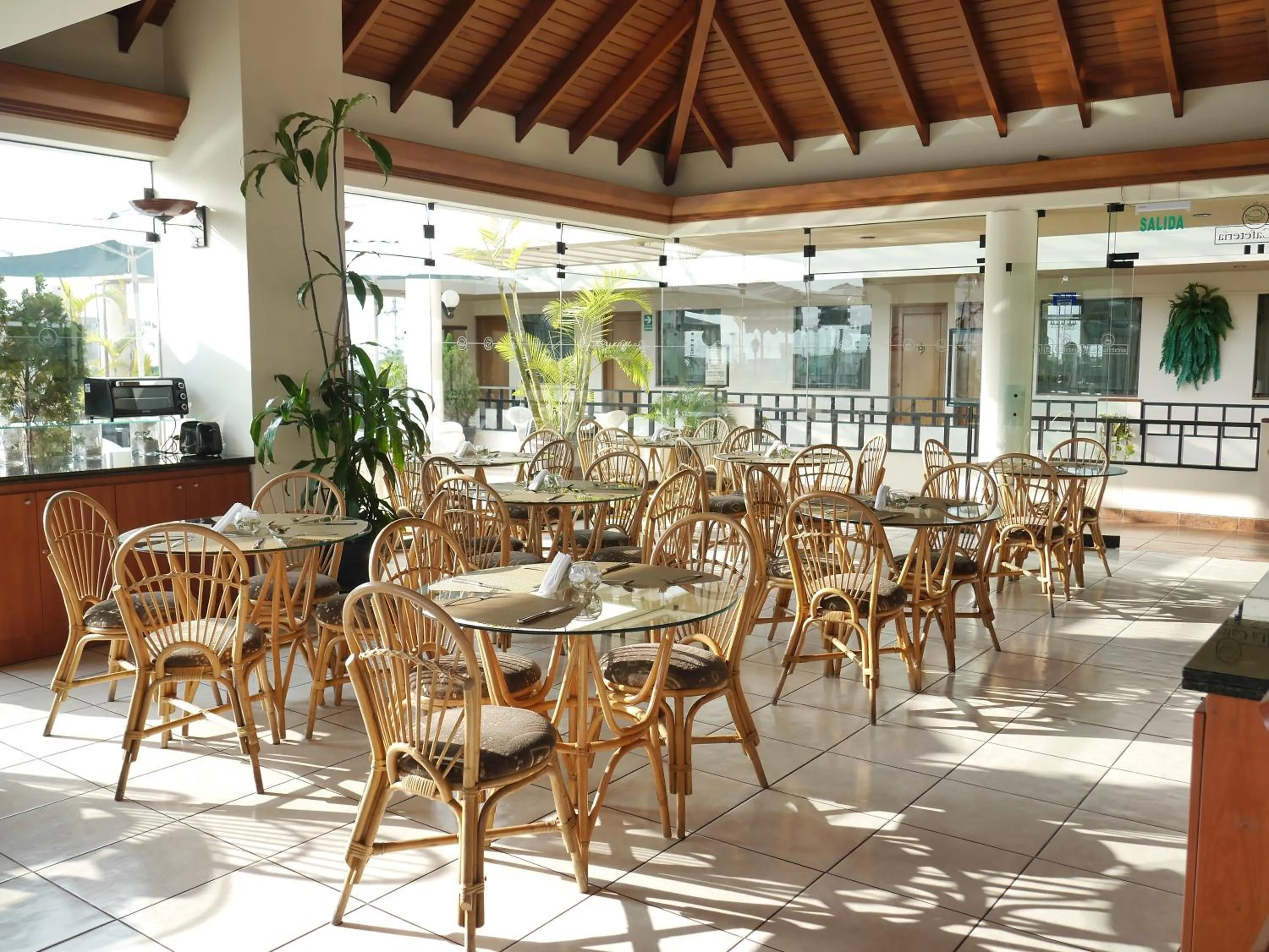 Restaurant/places to eat in Hotel Boulevard