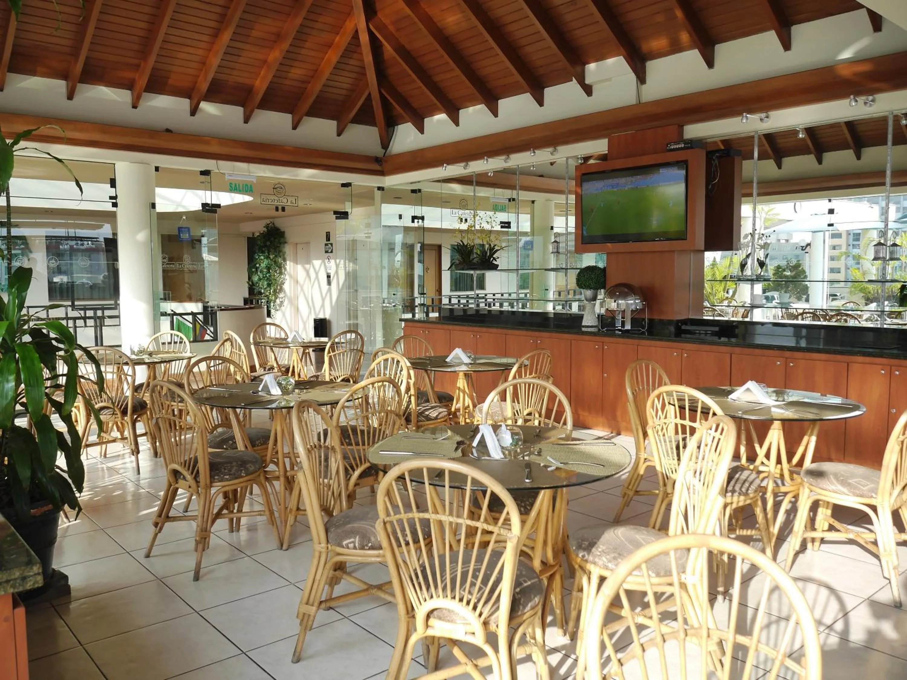 Restaurant/places to eat in Hotel Boulevard