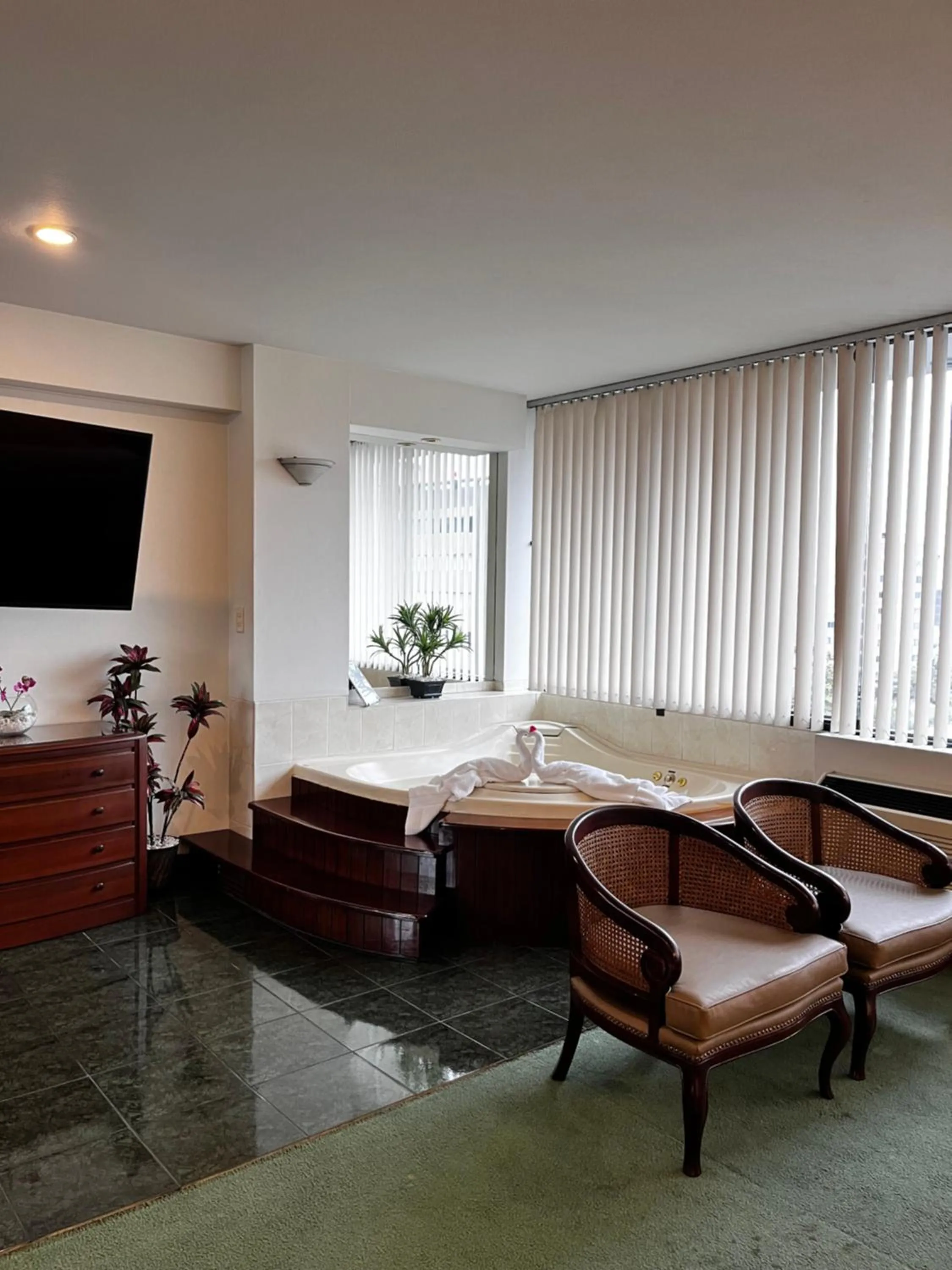 Hot Tub in Hotel Boulevard