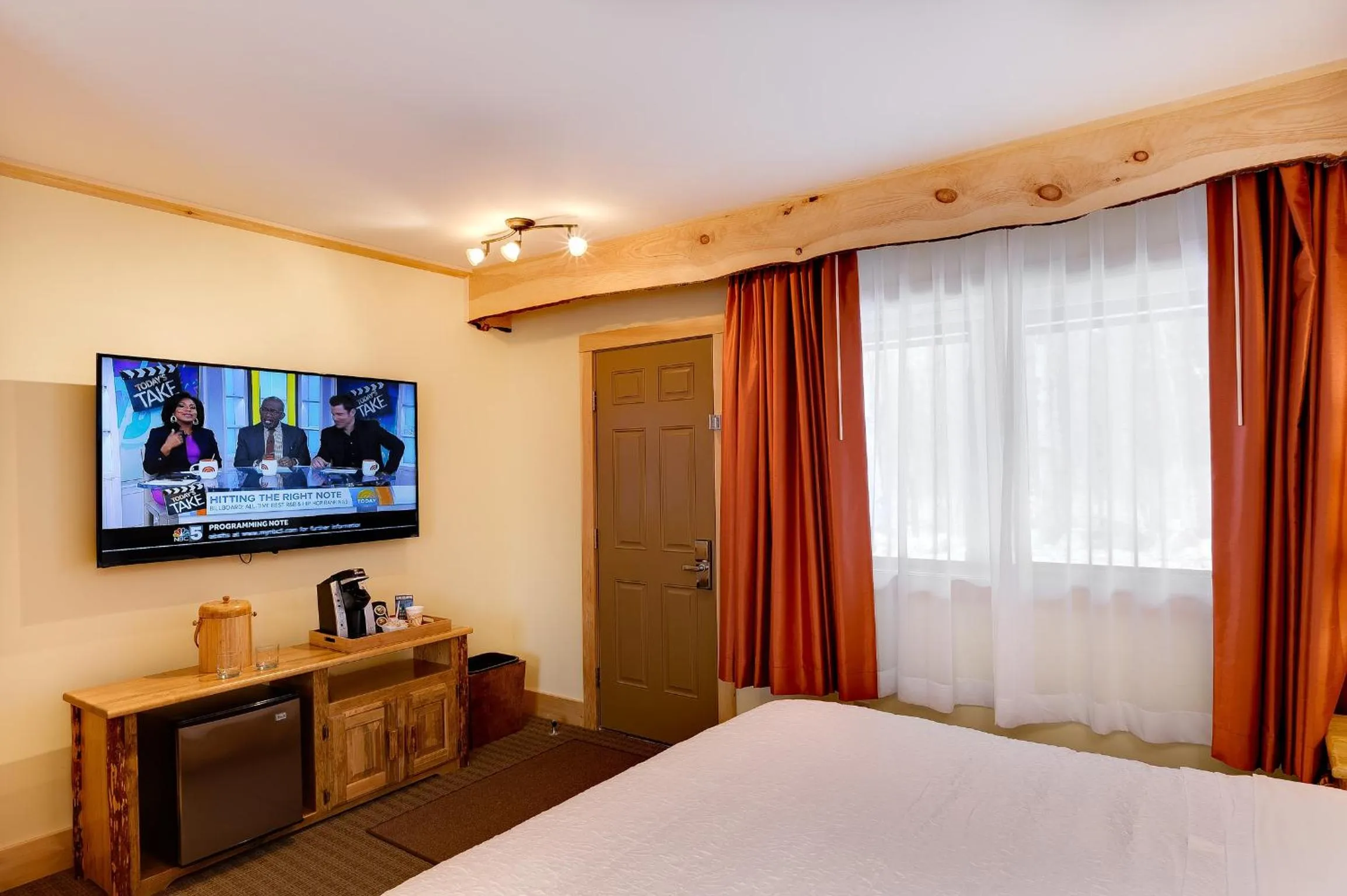 Balcony/Terrace, Bed in Adirondack Spruce Lodge
