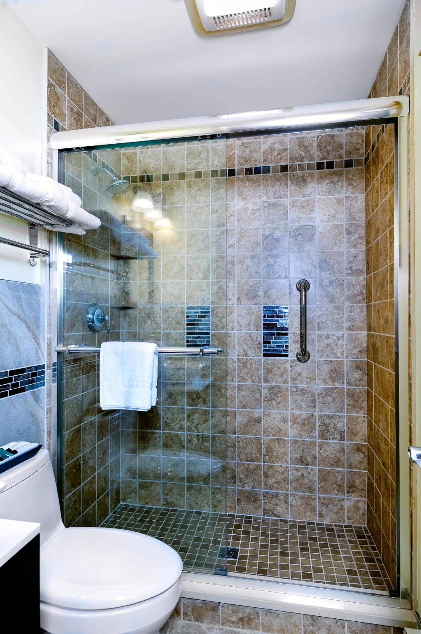 Bathroom in Adirondack Spruce Lodge
