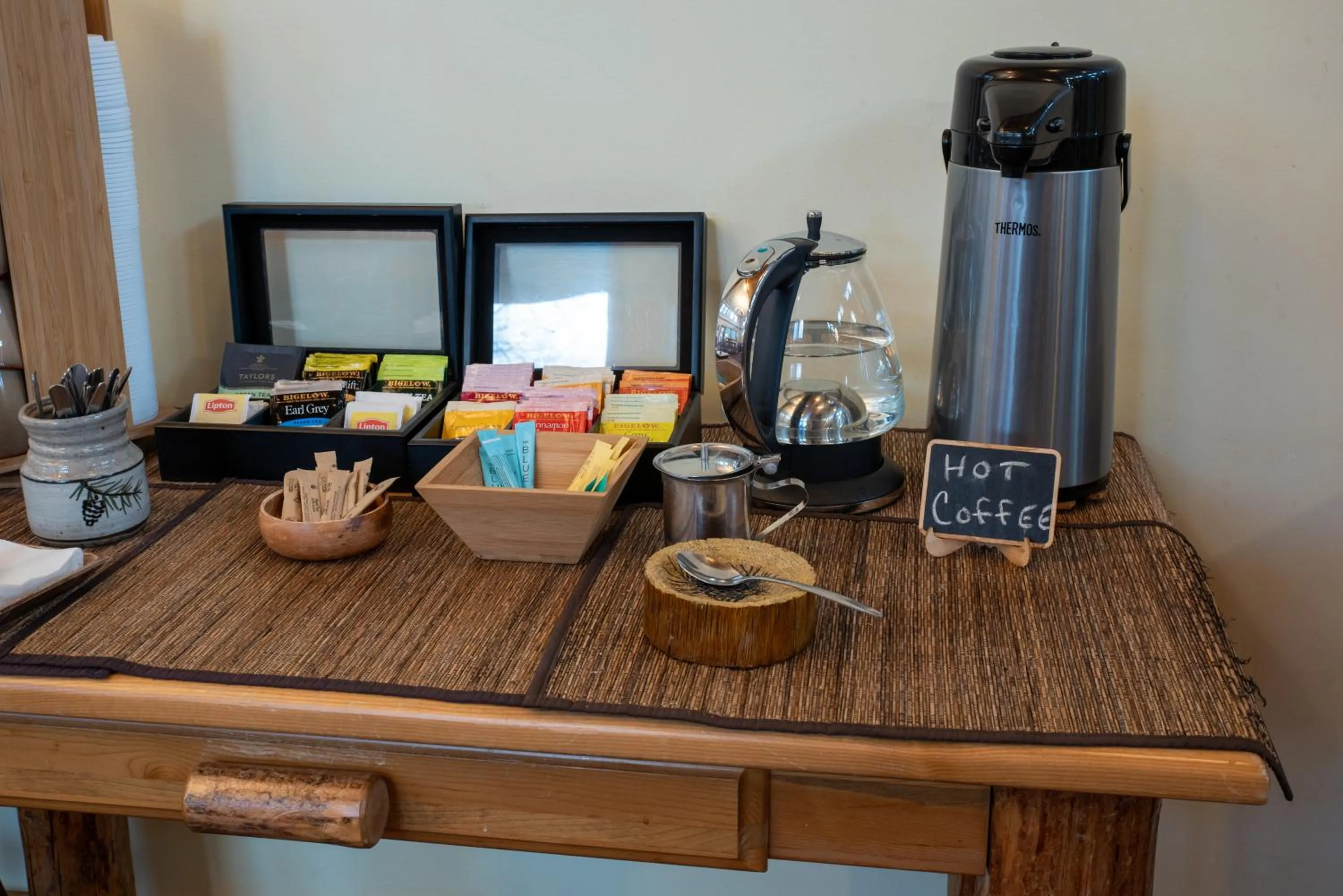 Coffee/tea facilities in Adirondack Spruce Lodge