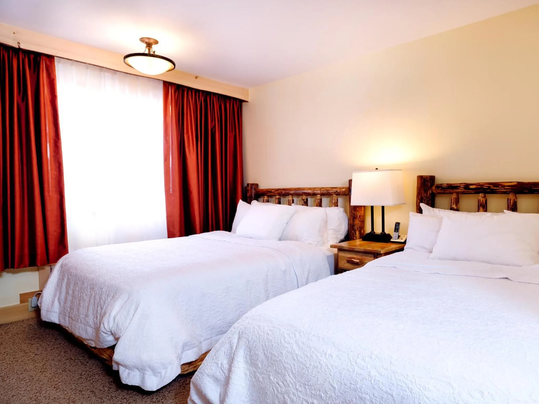Bedroom, Bed in Adirondack Spruce Lodge