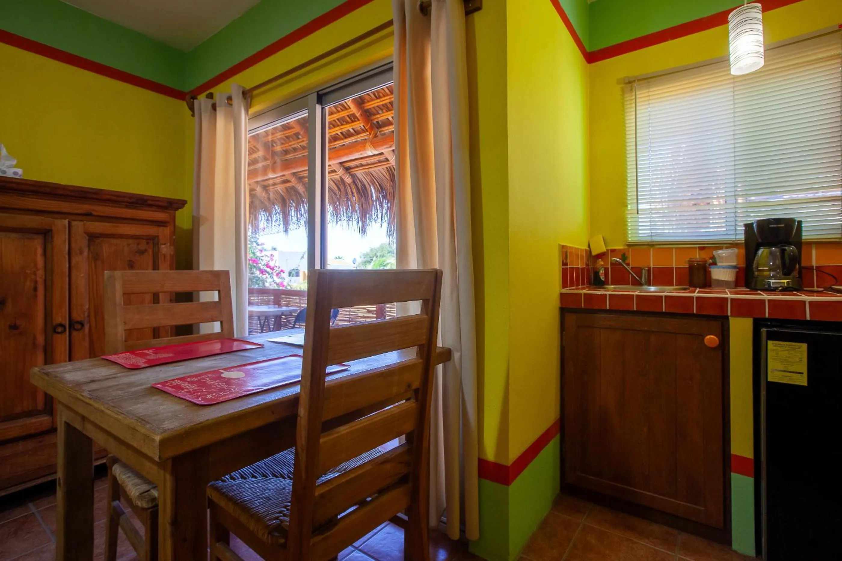 Kitchen or kitchenette in Casa Juarez B&B