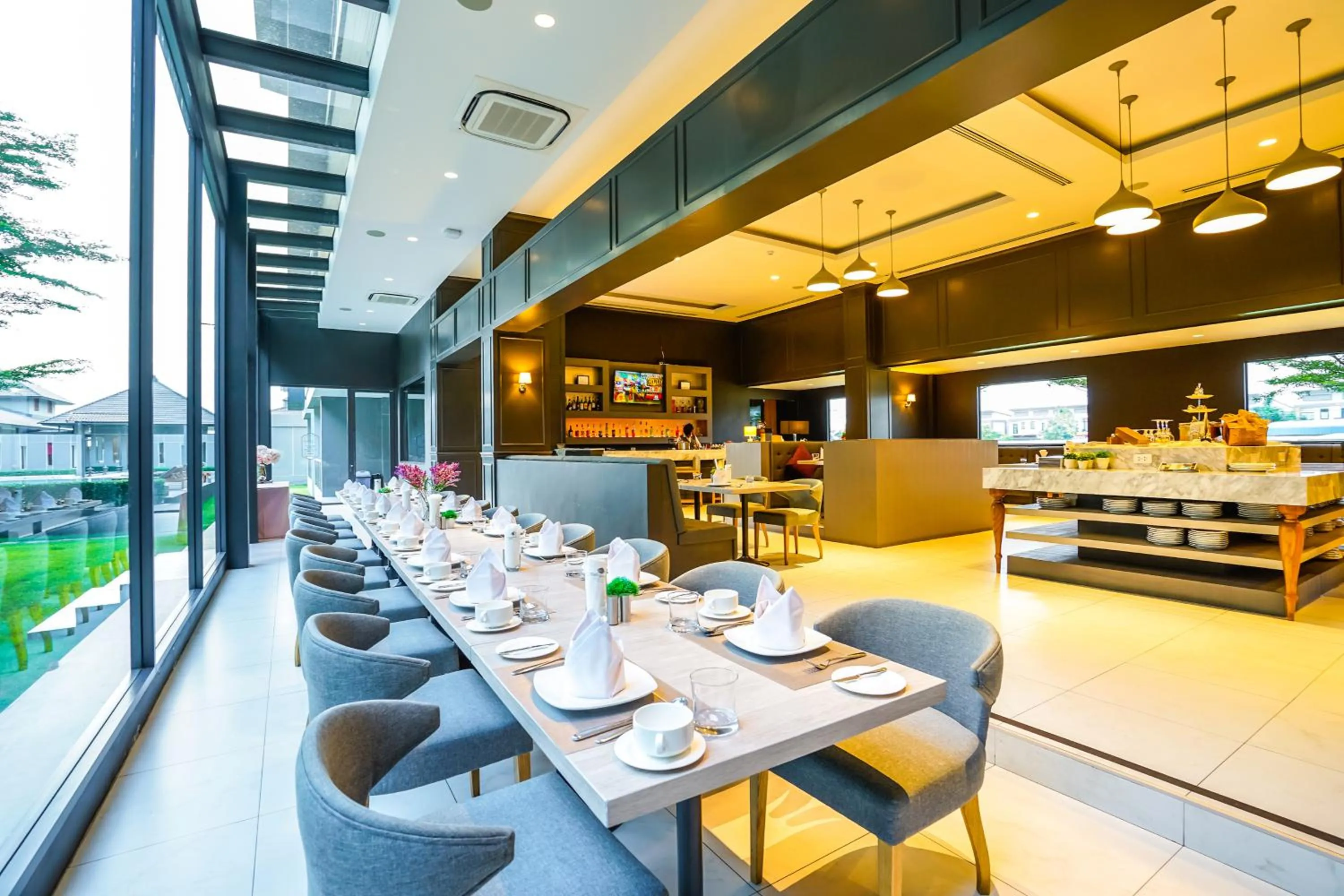 Restaurant/places to eat in Serenity Hotel and Spa Kabinburi