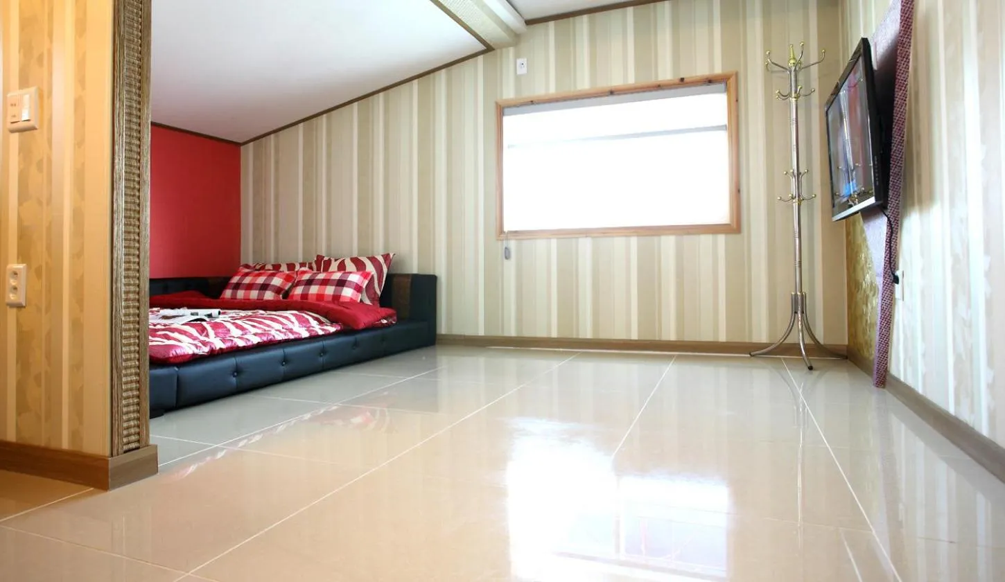 Photo of the whole room in Bluesean Pension