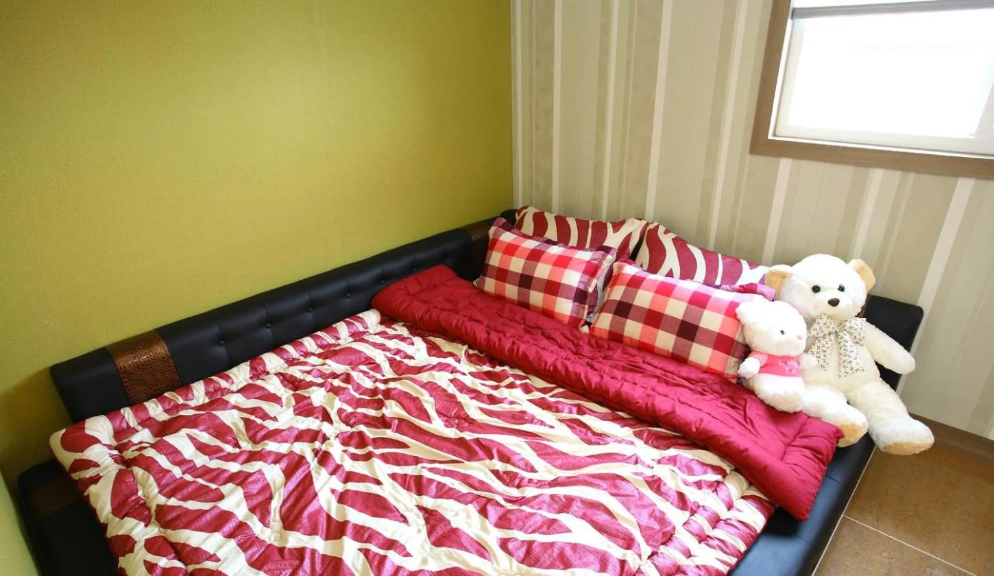 Photo of the whole room, Bed in Bluesean Pension