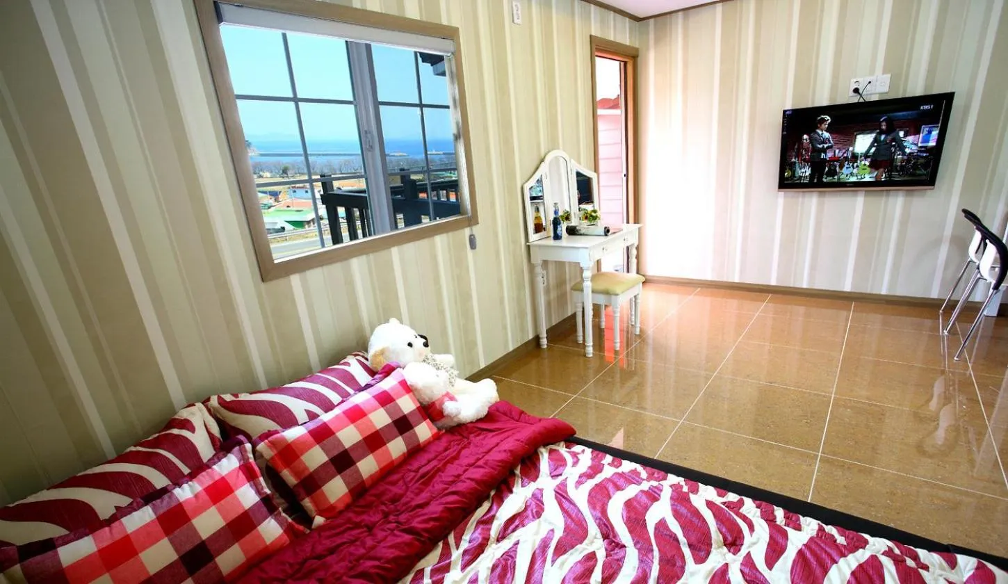 Day, Bed in Bluesean Pension