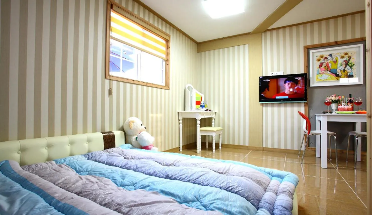 Photo of the whole room, Bed in Bluesean Pension