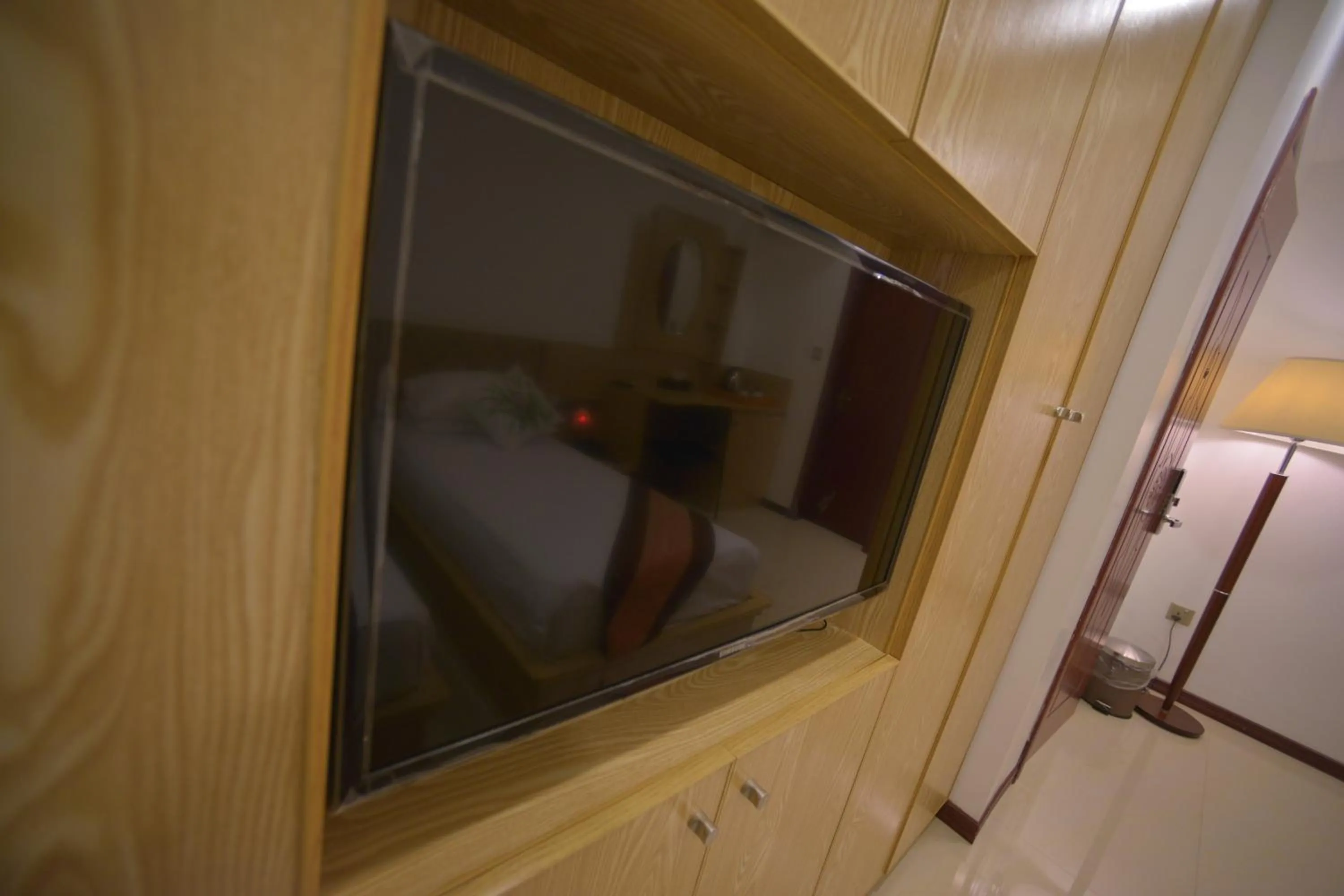 TV and multimedia, Bed in Hathaa Beach Maldives