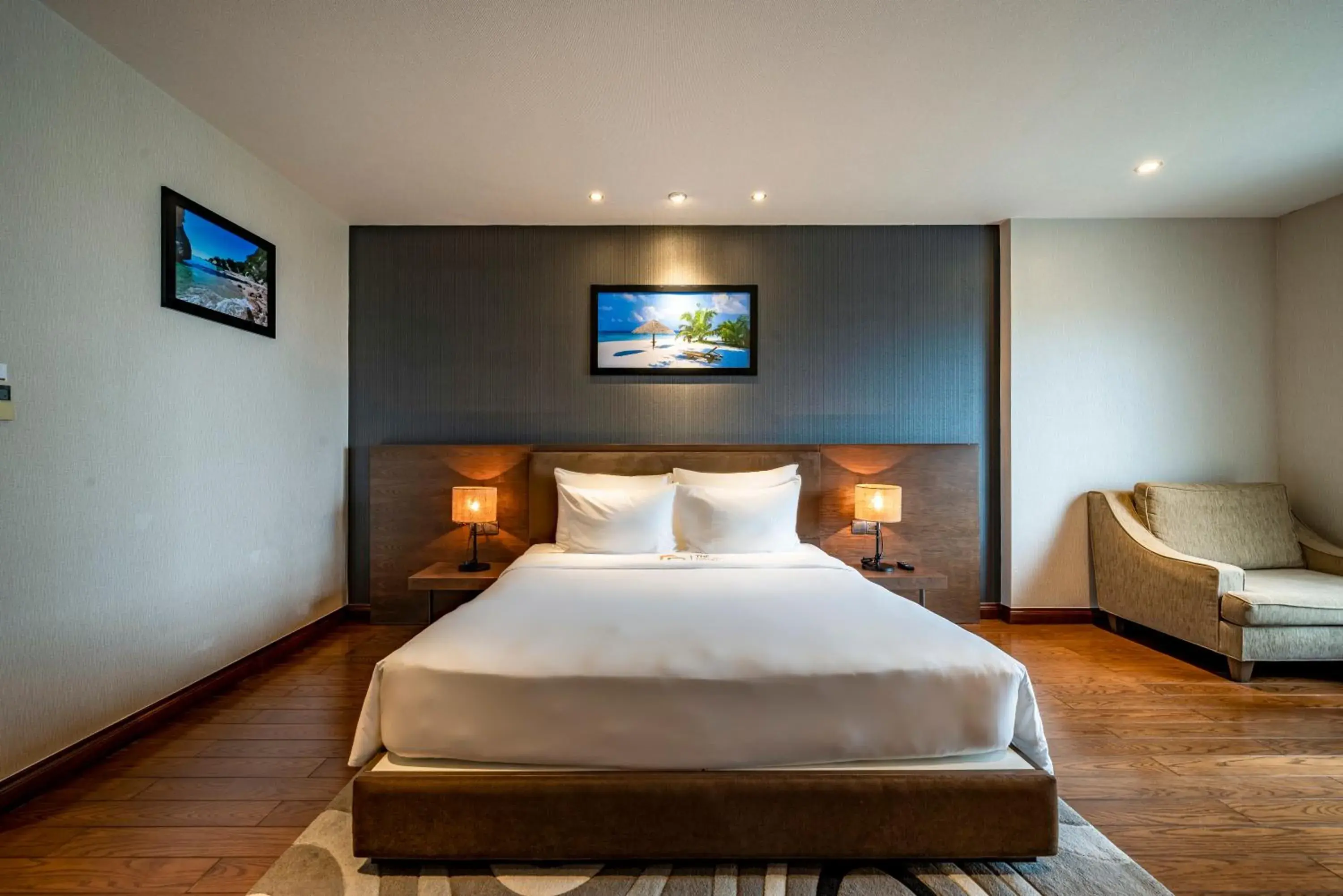 Premier King Room in The Malibu Hotel Premier King Room in The Malibu Hotel