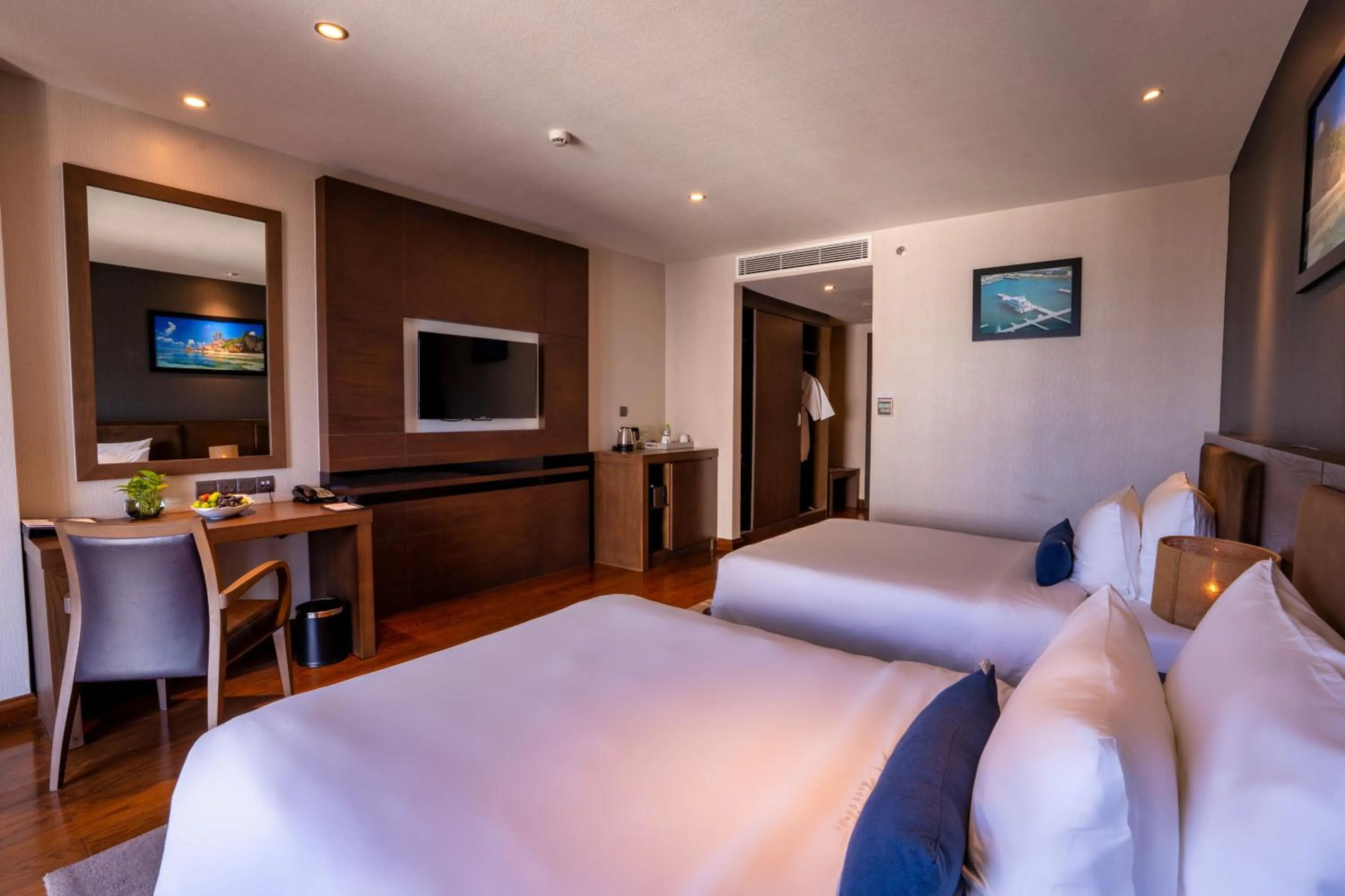 Bedroom, Bed in The Malibu Hotel