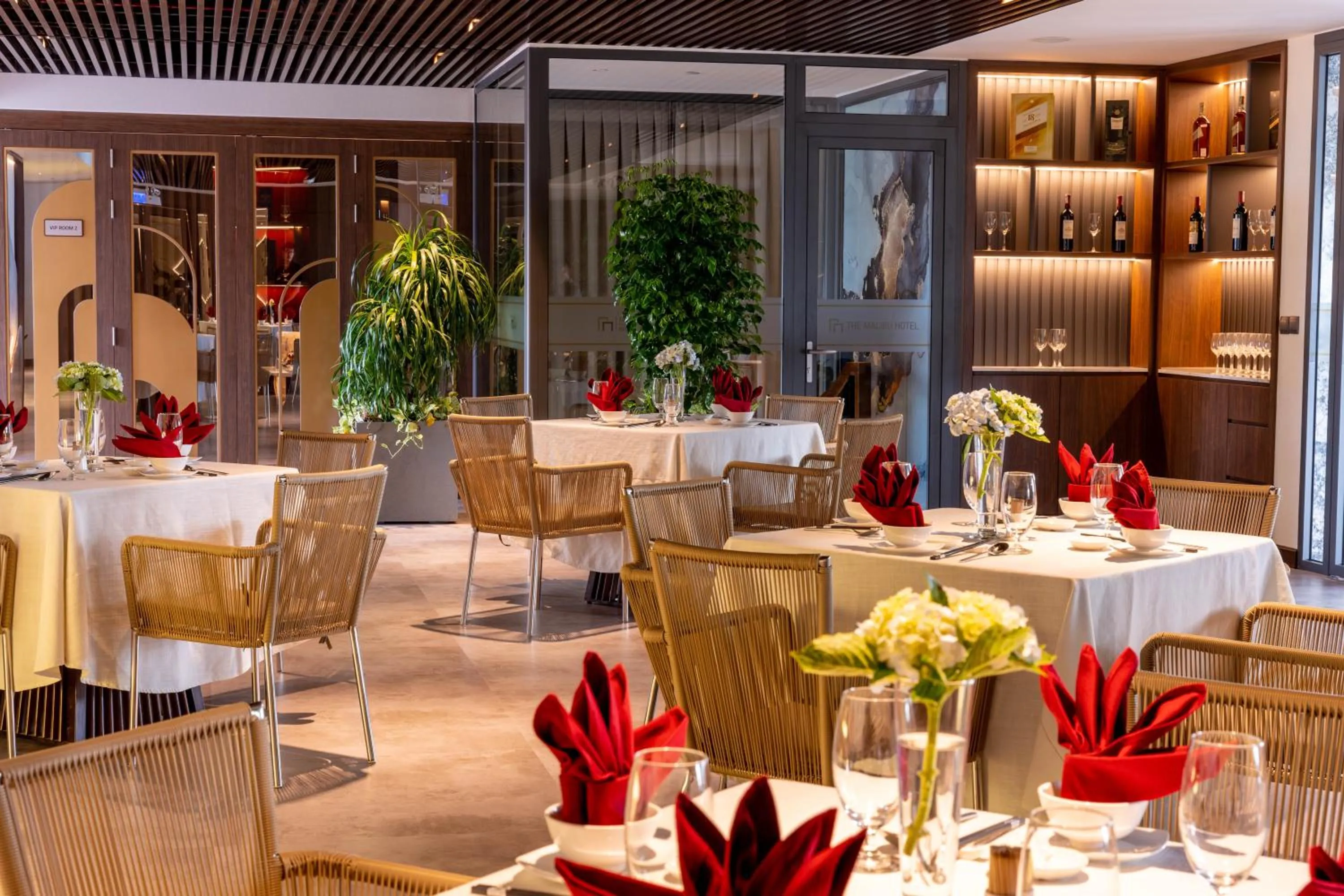 Restaurant/places to eat in The Malibu Hotel