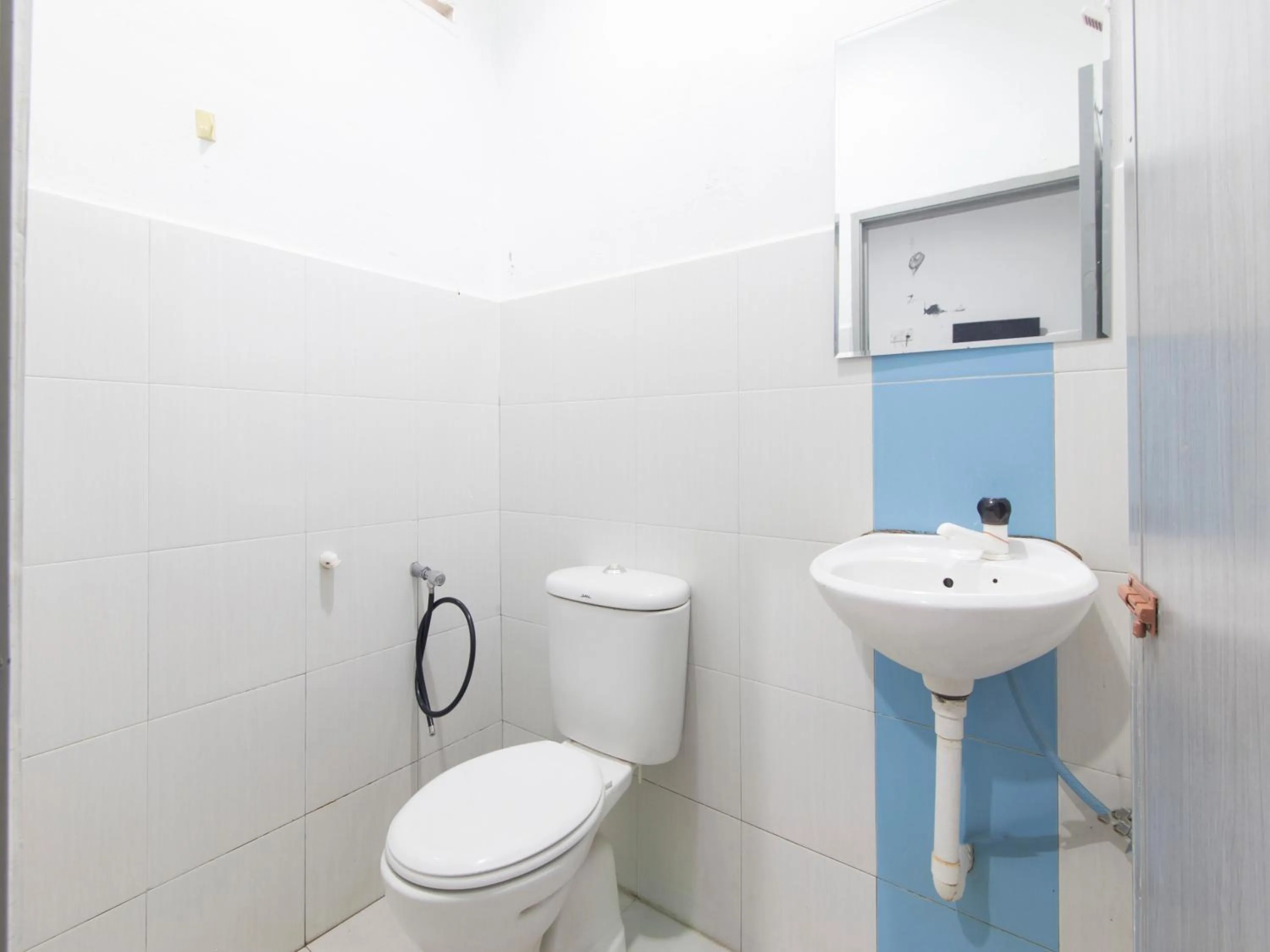 Toilet in Alpha Motel