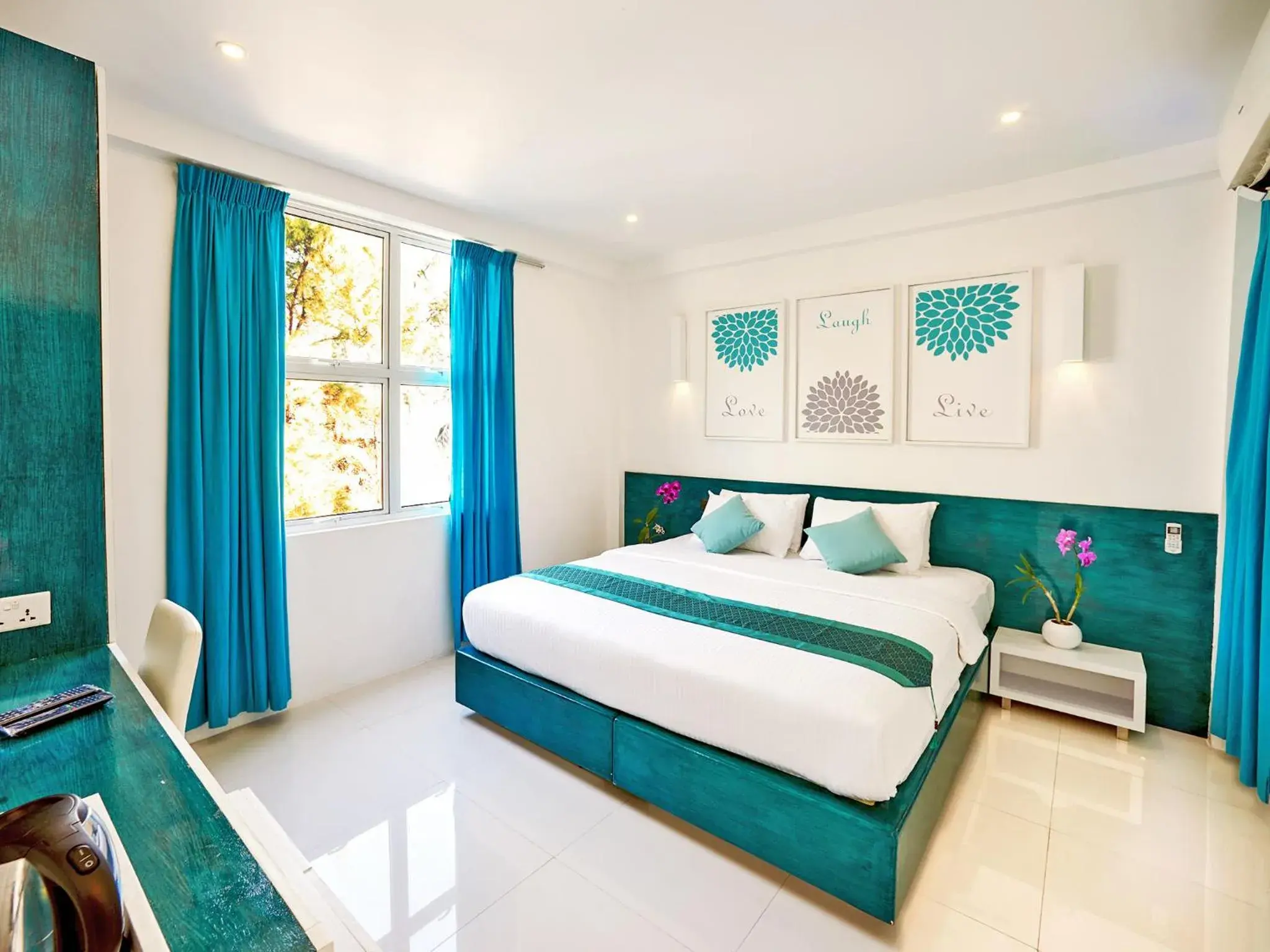 Deluxe Ocean View Room in Planktons Beach Deluxe Ocean View Room in Planktons Beach