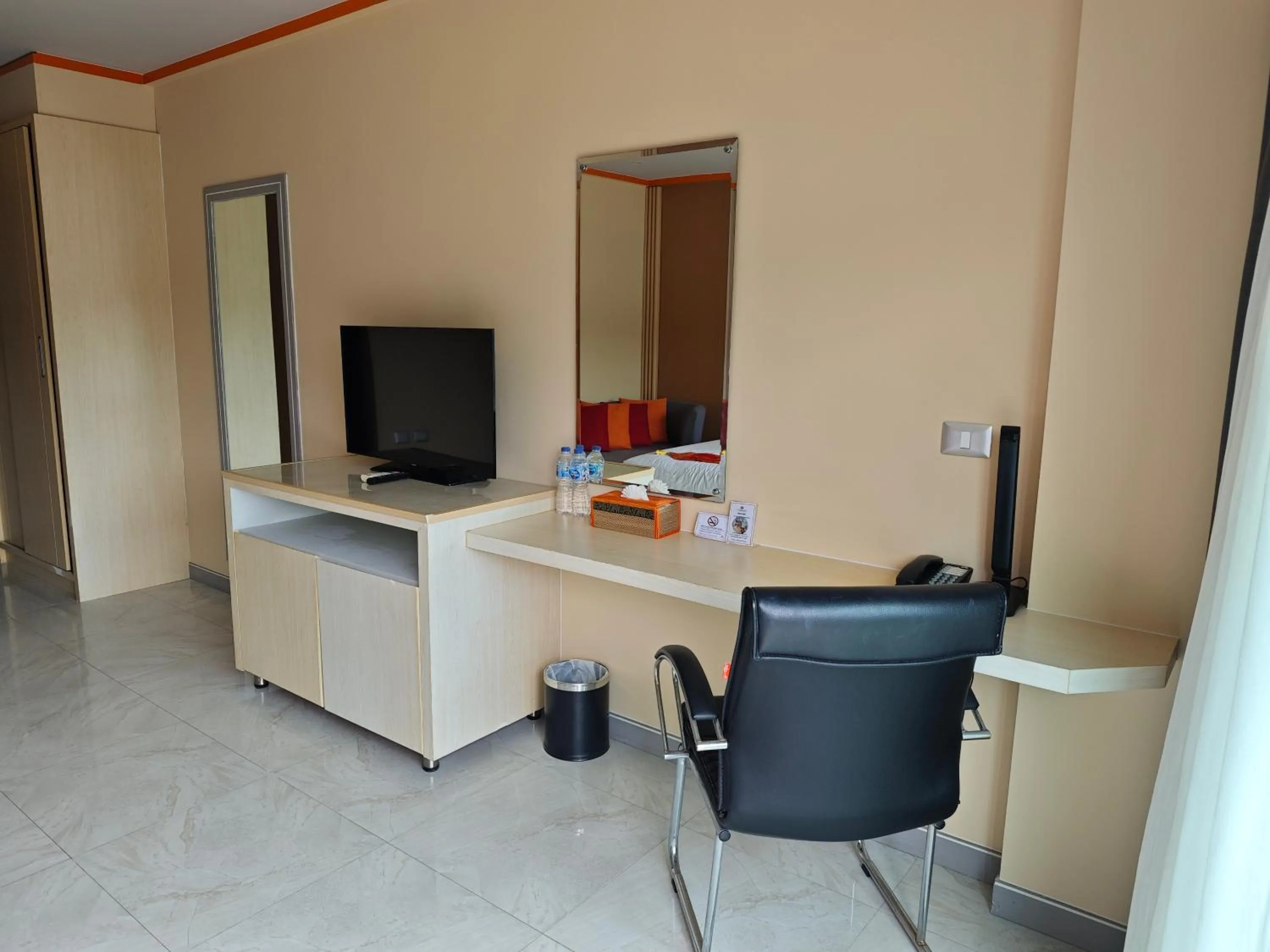 TV and multimedia in Chabana Kamala Hotel