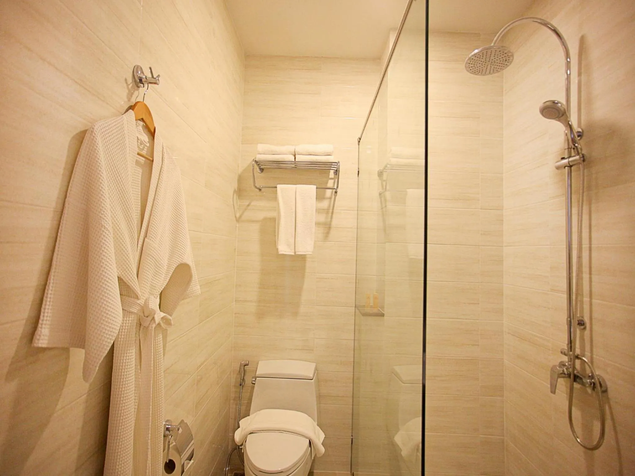 Shower in Chabana Kamala Hotel