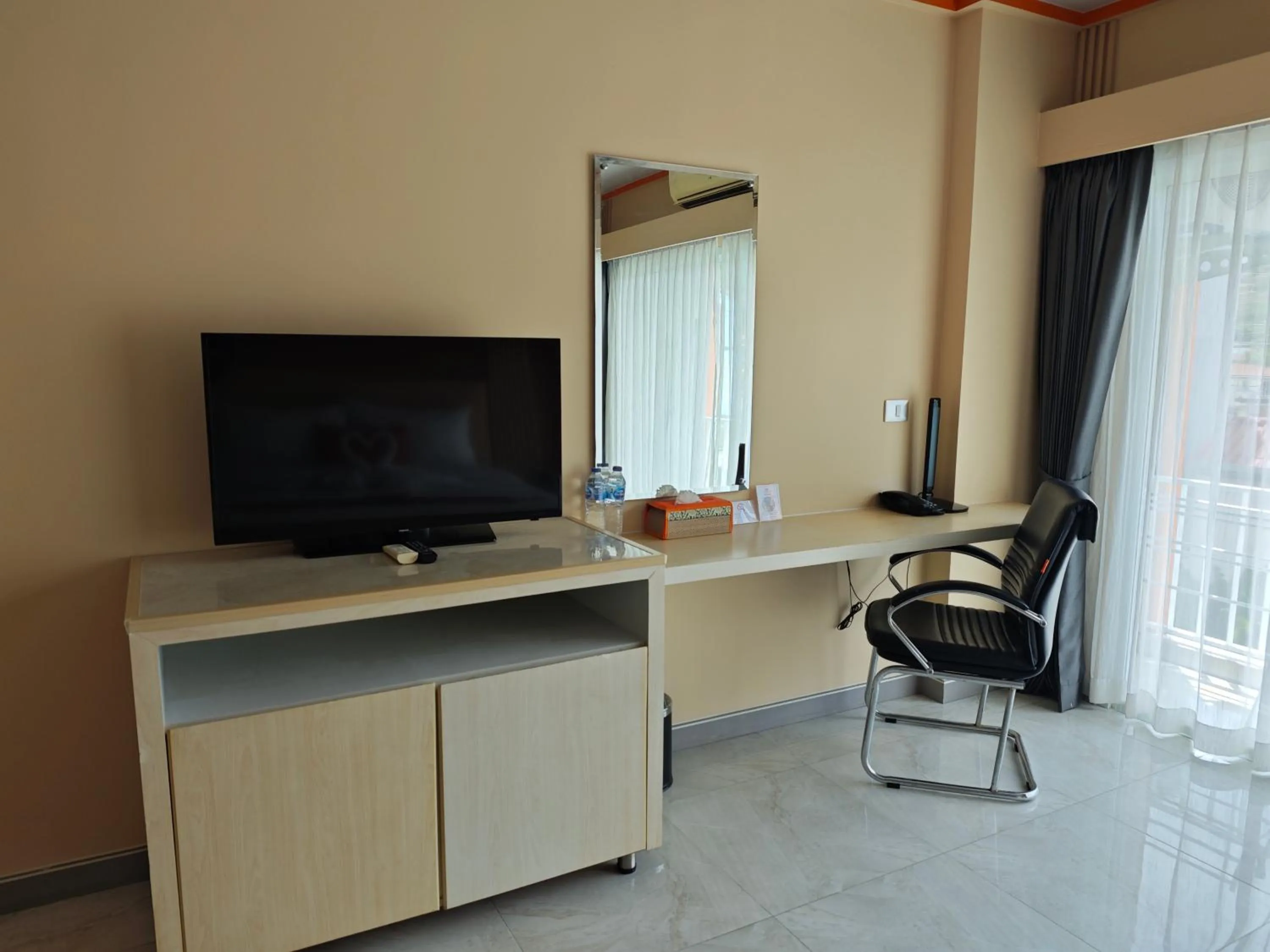 TV and multimedia in Chabana Kamala Hotel