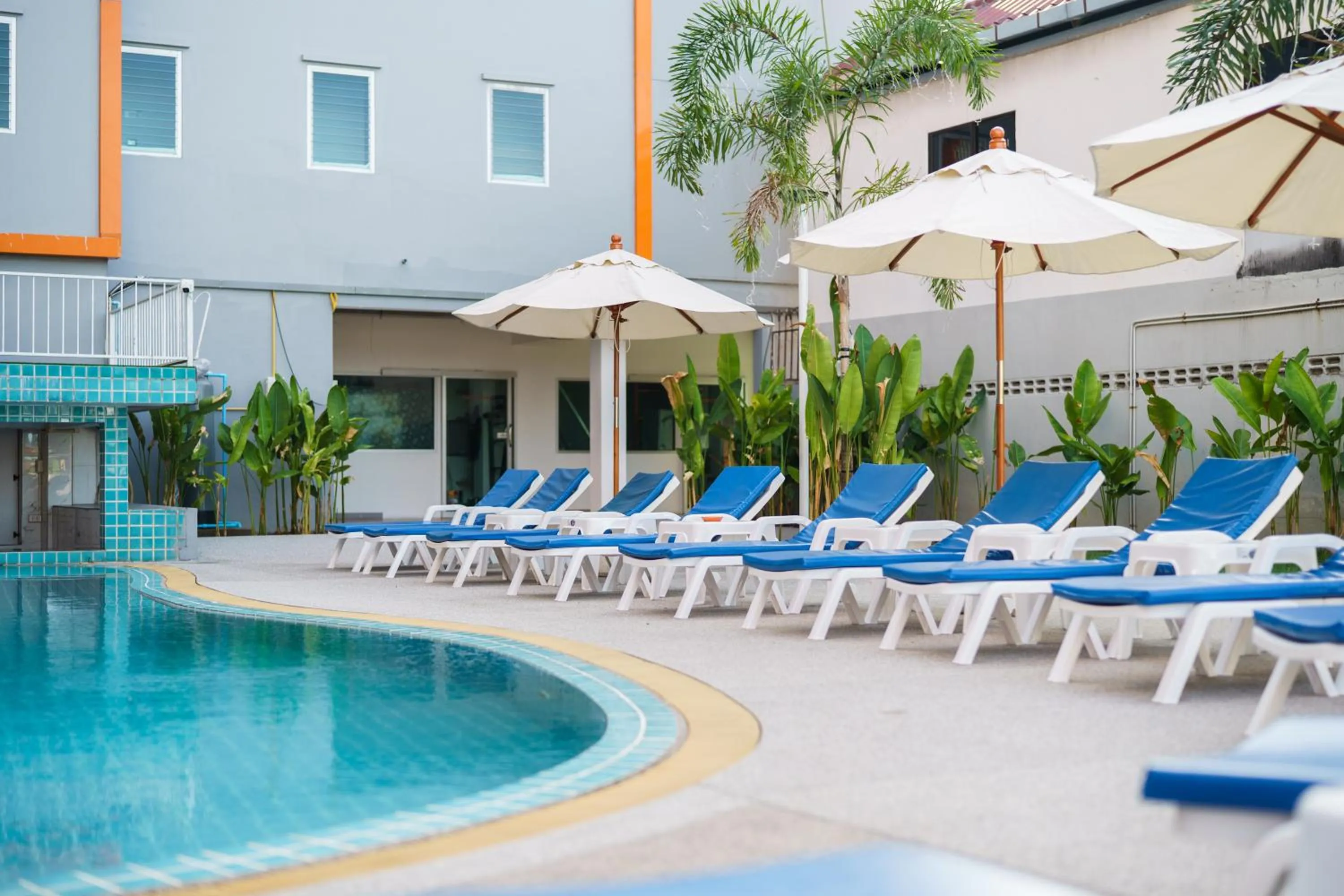 Swimming pool in Chabana Kamala Hotel