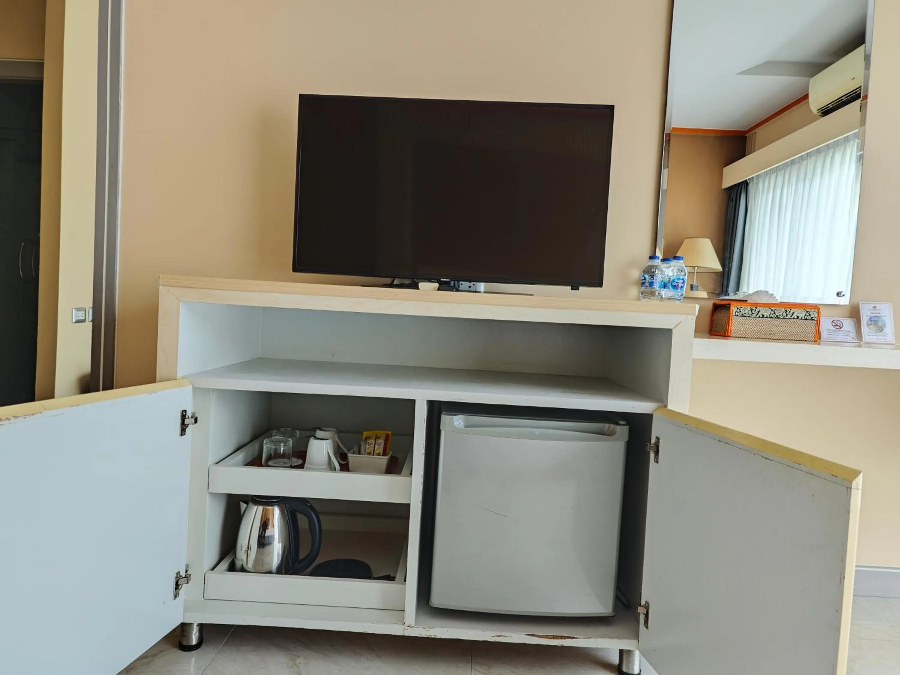 TV and multimedia in Chabana Kamala Hotel