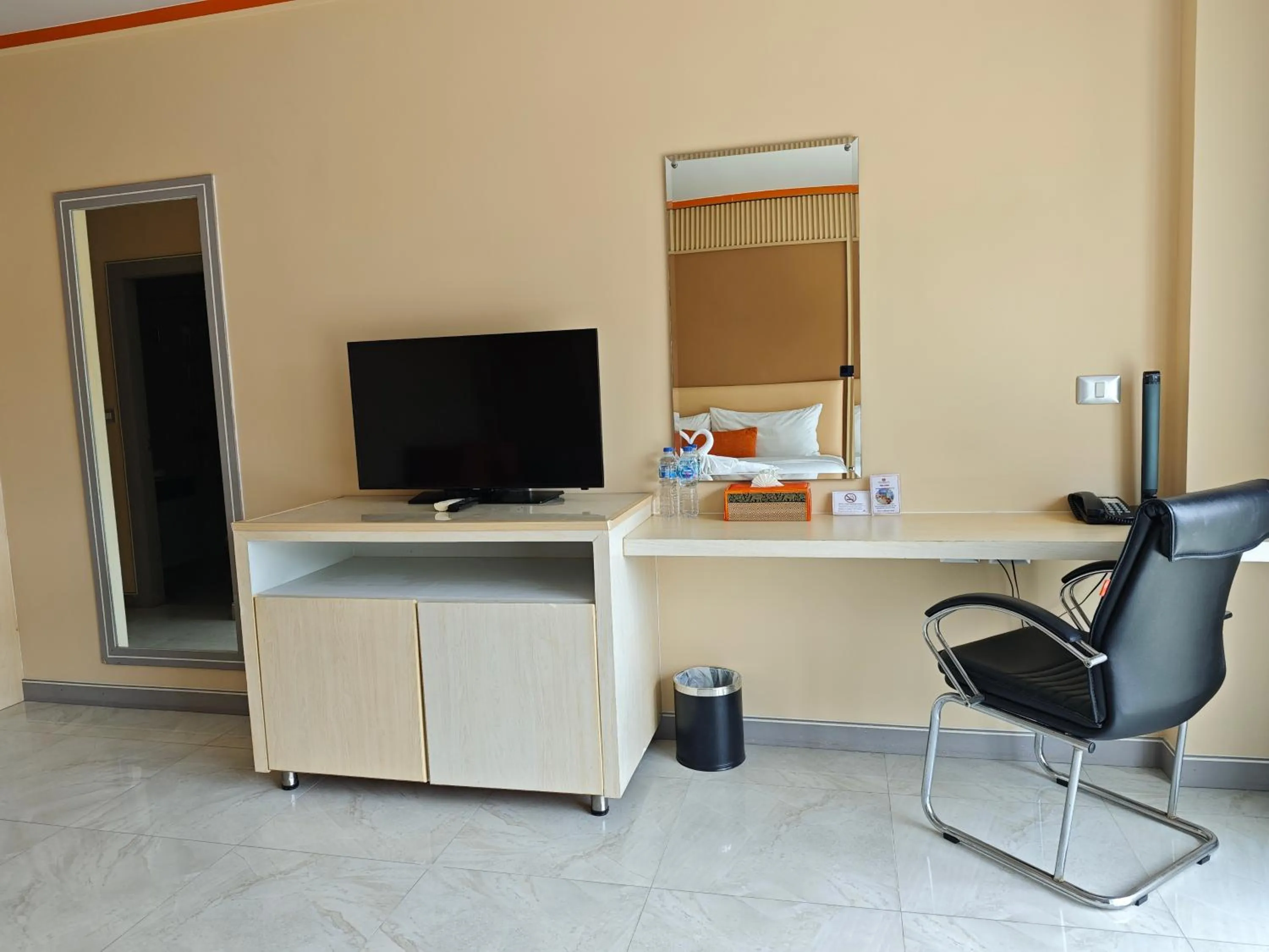 TV and multimedia in Chabana Kamala Hotel