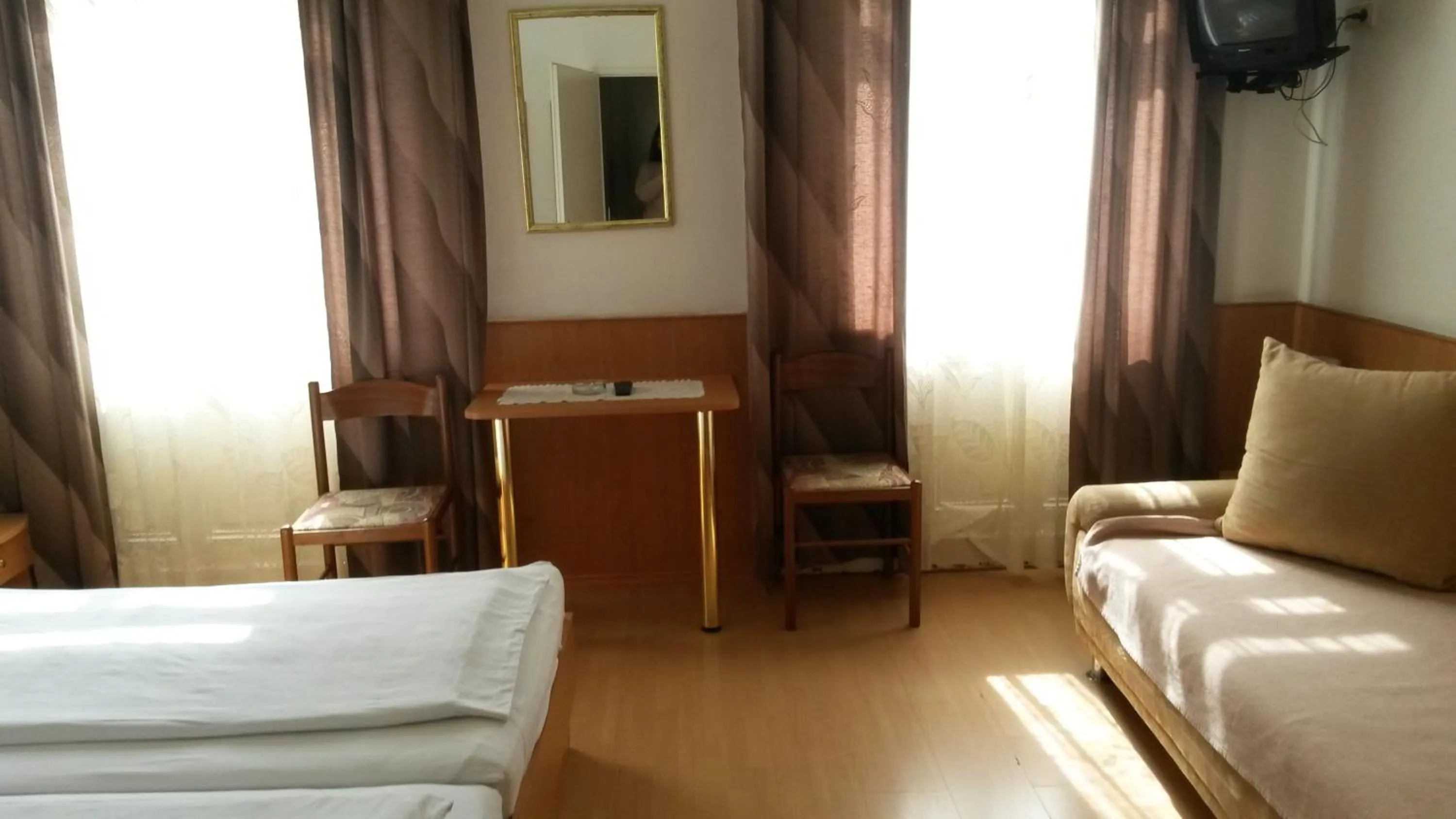 Photo of the whole room, Bed in Pension Ani