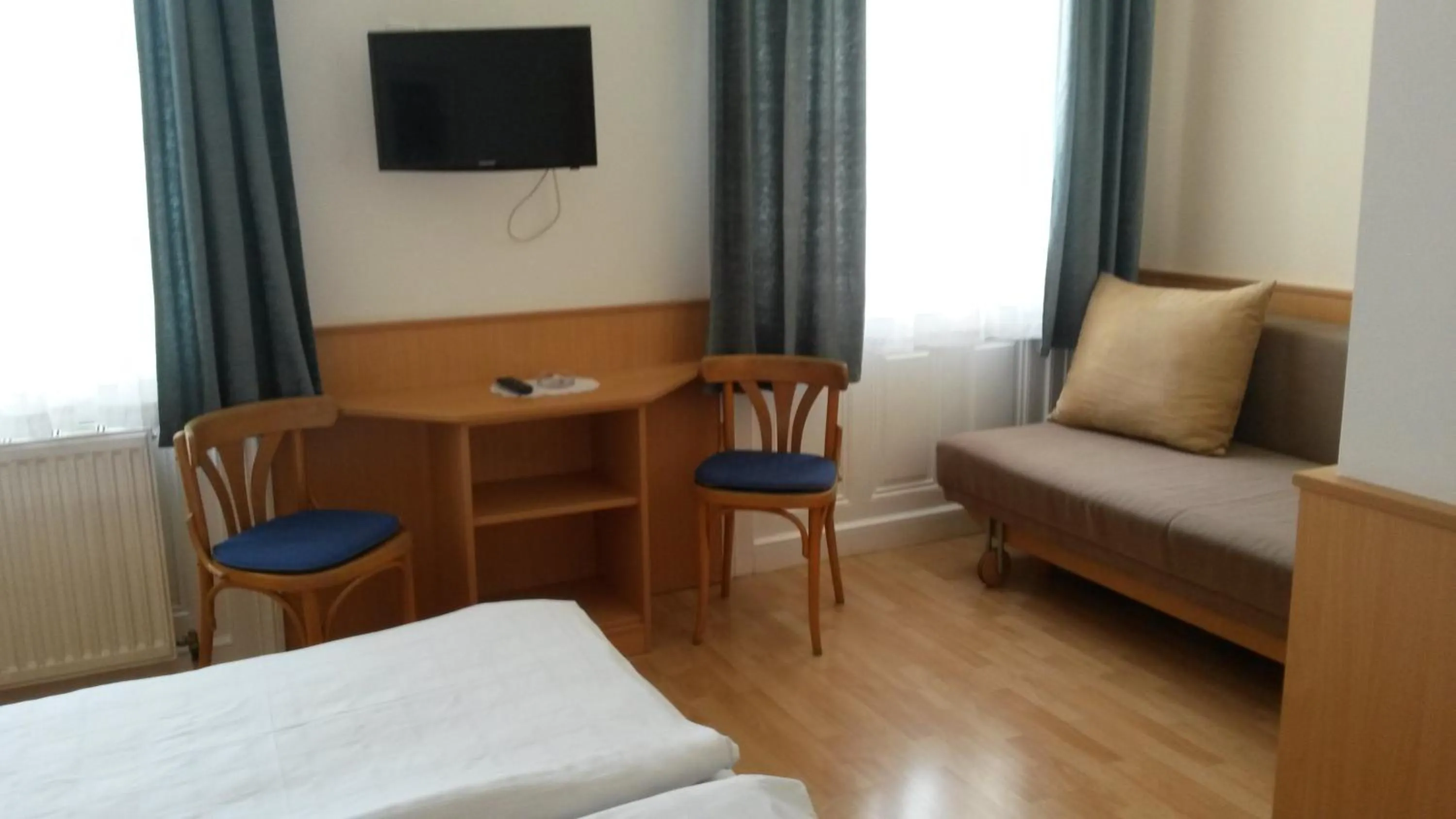 Photo of the whole room, Bed in Pension Ani